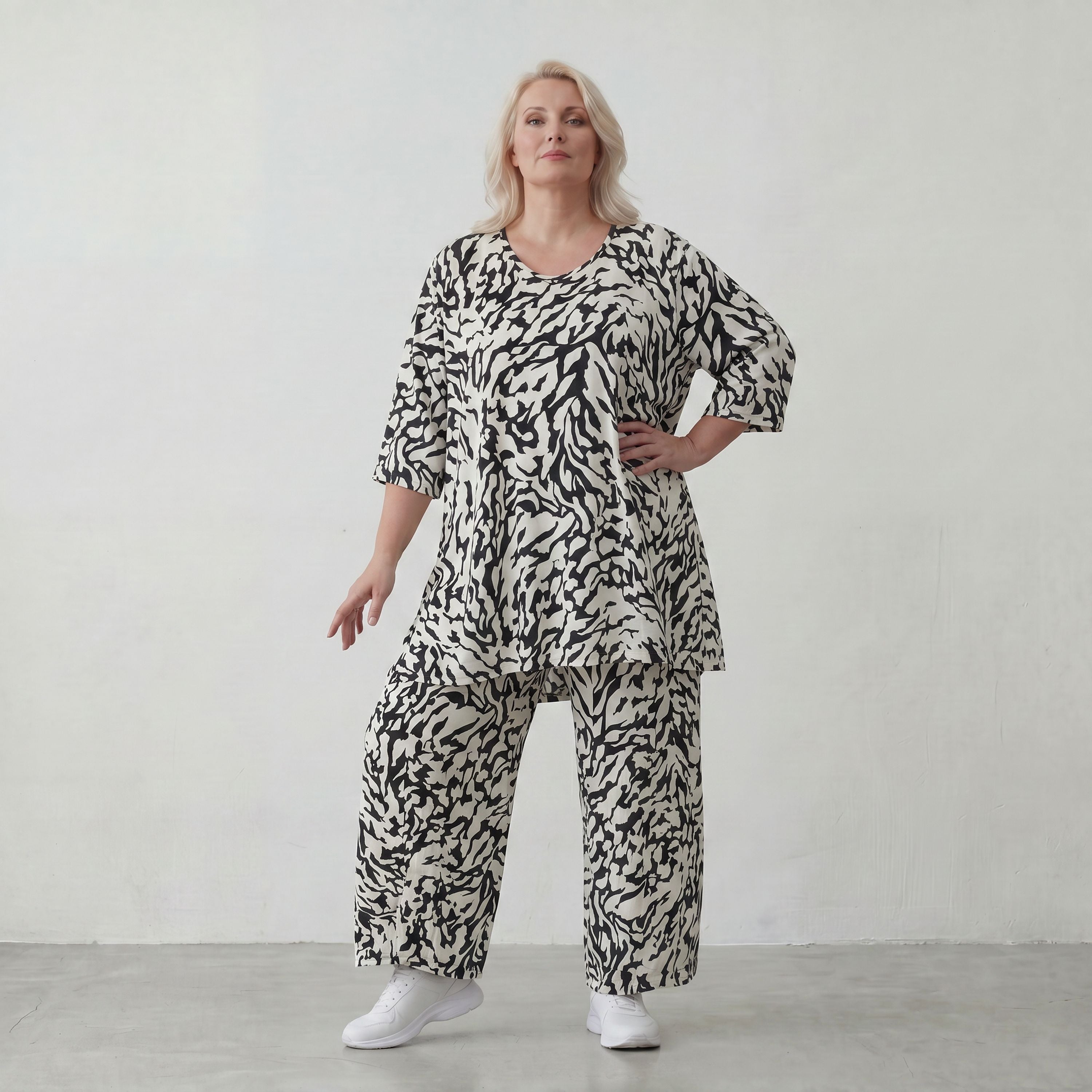Fliessendes Viskose Shirt im Lagenlook Weiß/Schwarz mit legerem Oversize A-Linie zeitlos