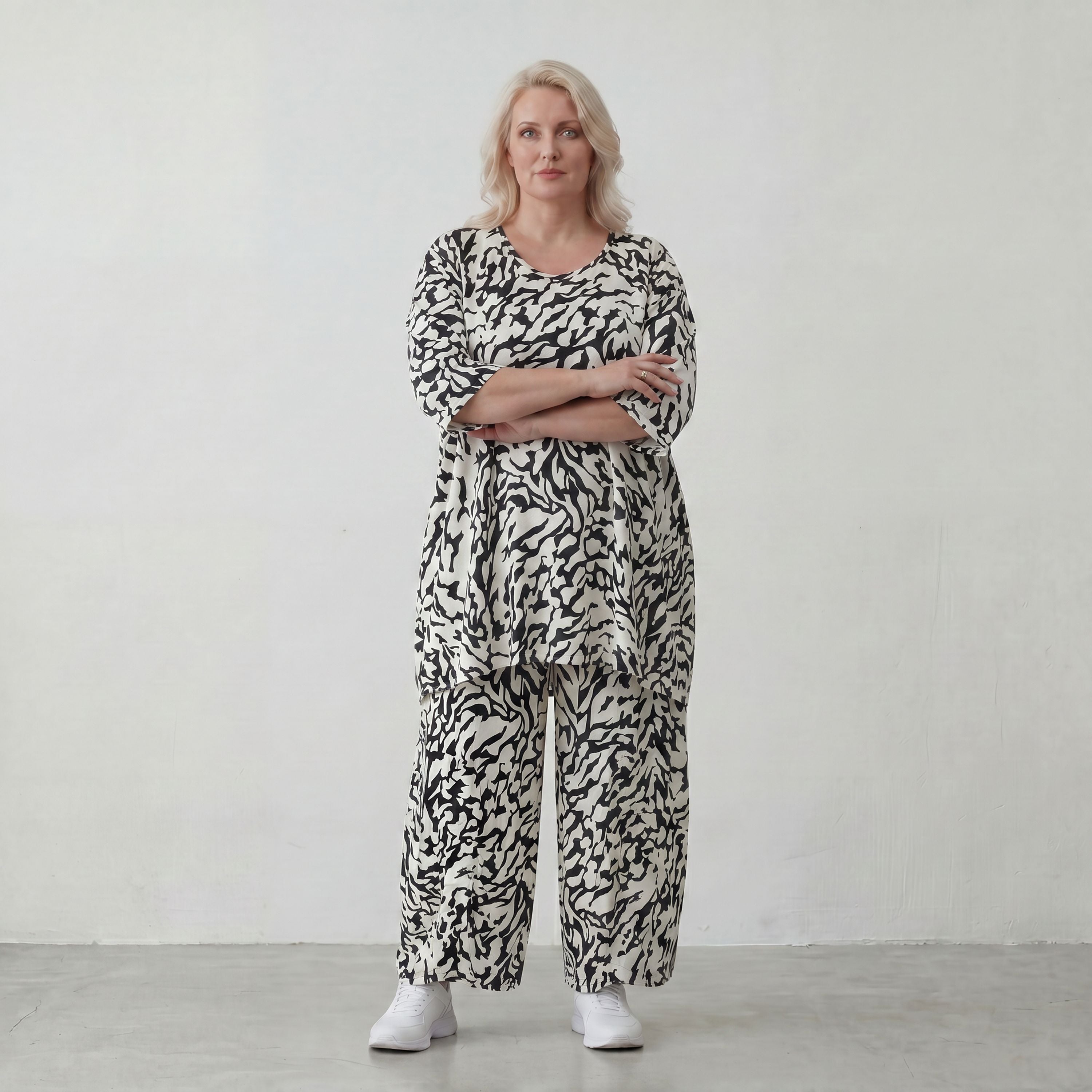 Fliessendes Viskose Shirt im Lagenlook Weiß/Schwarz mit legerem Oversize A-Linie zeitlos