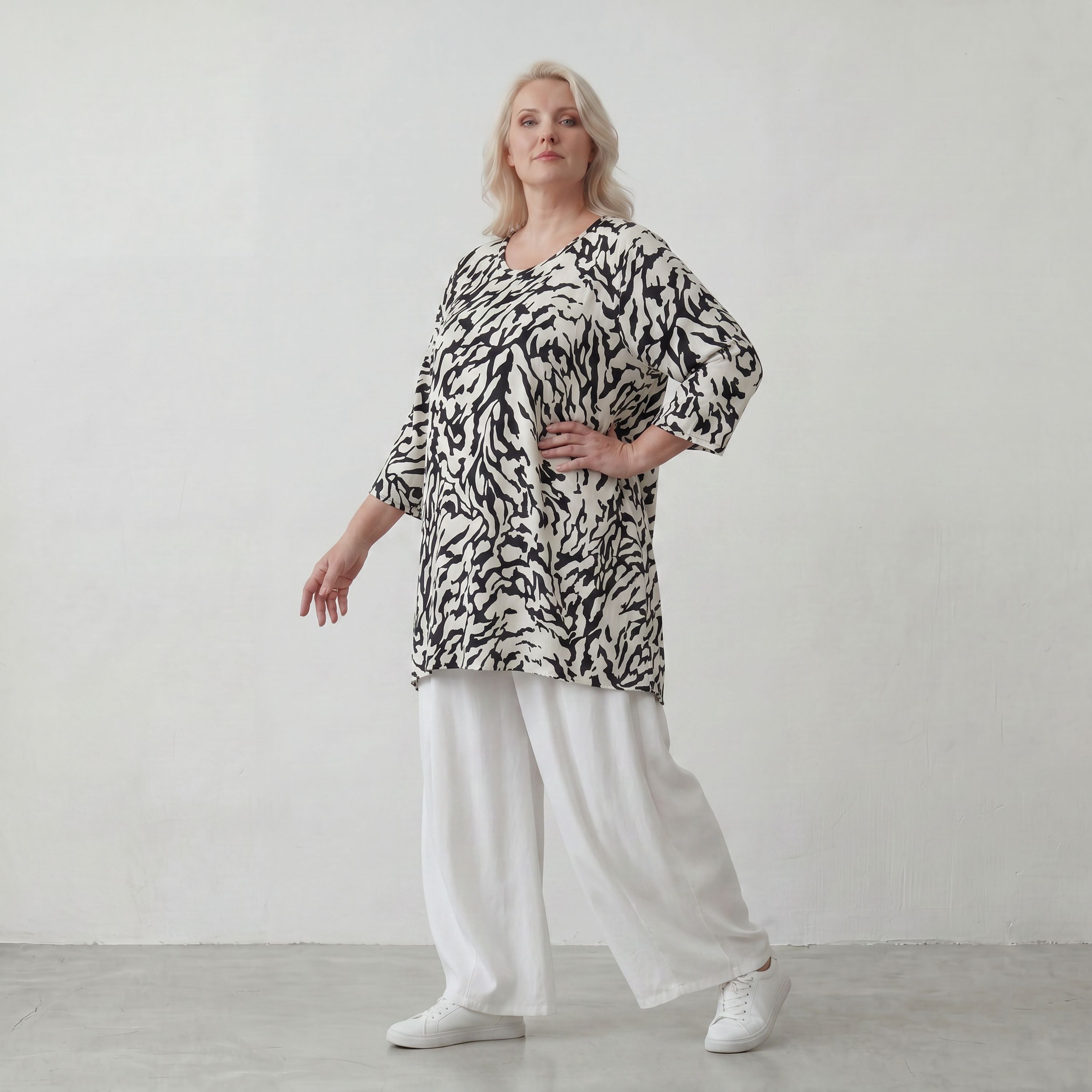 Fliessendes Viskose Shirt im Lagenlook Weiß/Schwarz mit legerem Oversize A-Linie zeitlos