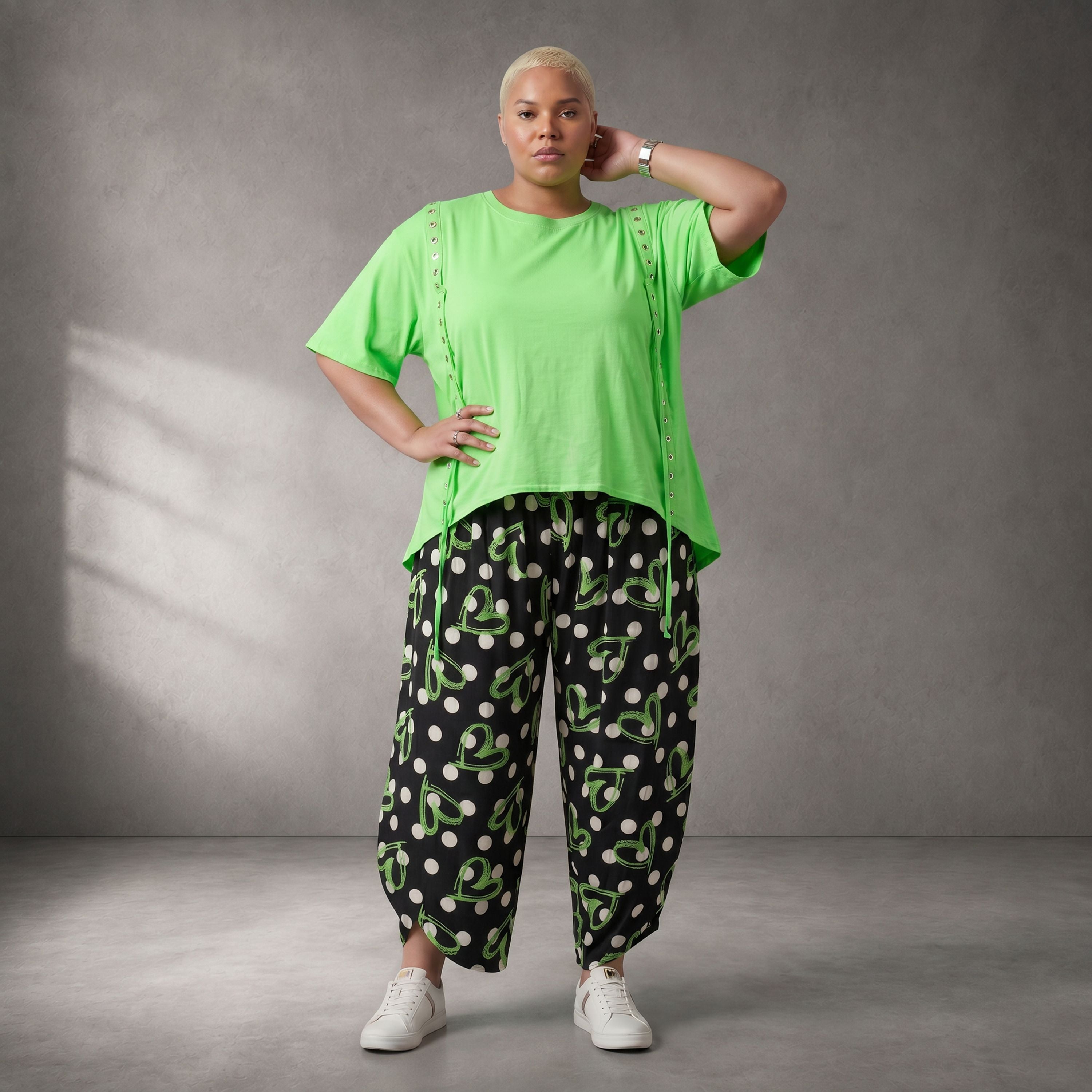 Kastig geschnittenes Kurzarmshirt in Neongrün mit Ösenband und angenehm weichem Jersey