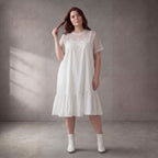 Leichtes weisses Spitzenkleid im Lagenlook Oversize leger zeitlos mit luftigem Fall zart