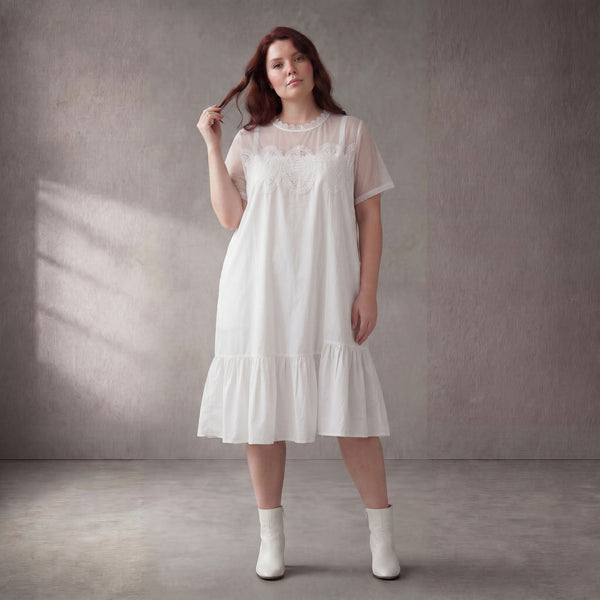Leichtes weisses Spitzenkleid im Lagenlook Oversize leger zeitlos mit luftigem Fall zart