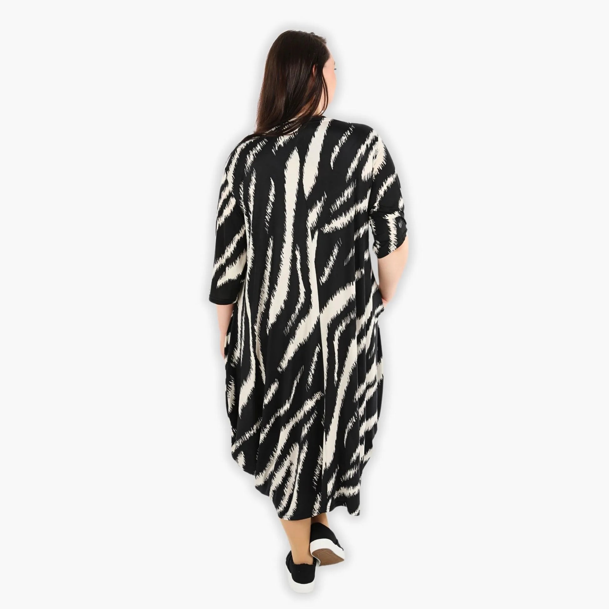  Ballonkleid im ausgefallenen Zebra-Muster Schwarz-Ecru, ideal für Plus Size, bequem und stilvoll