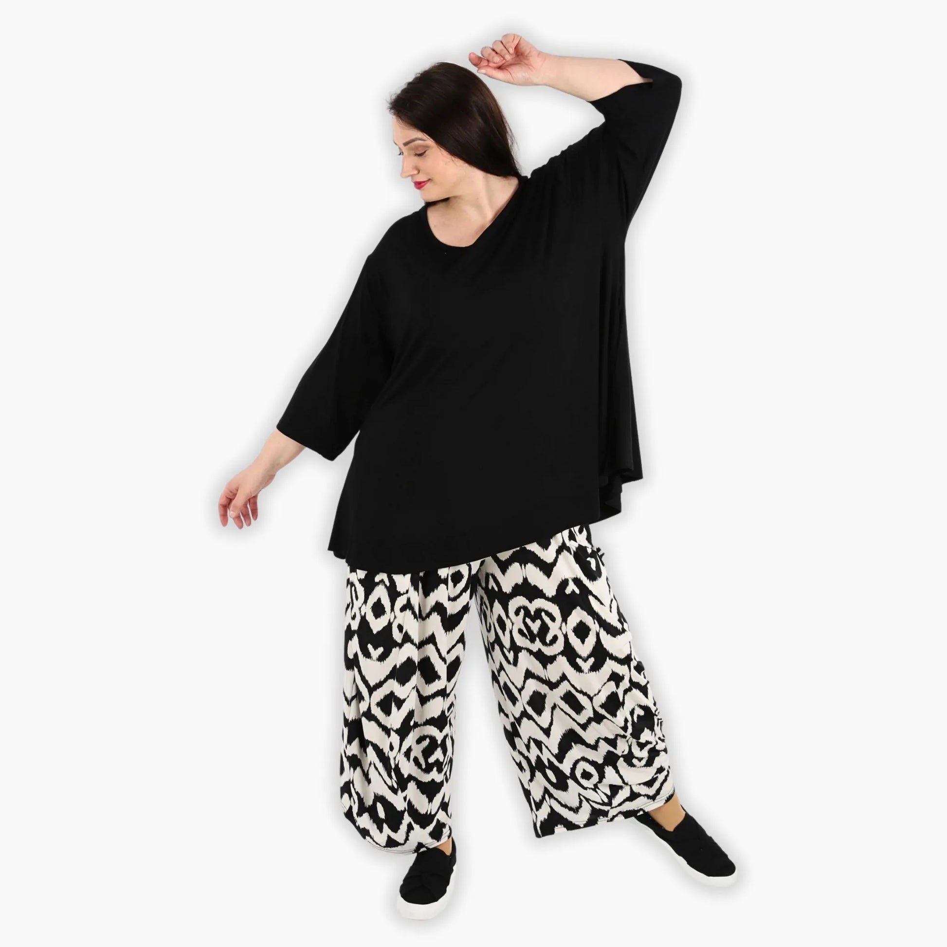  Stylische Ballonhose aus weichem Slinky-Viskose-Material in Ecru-Schwarz für Plus Size Mode