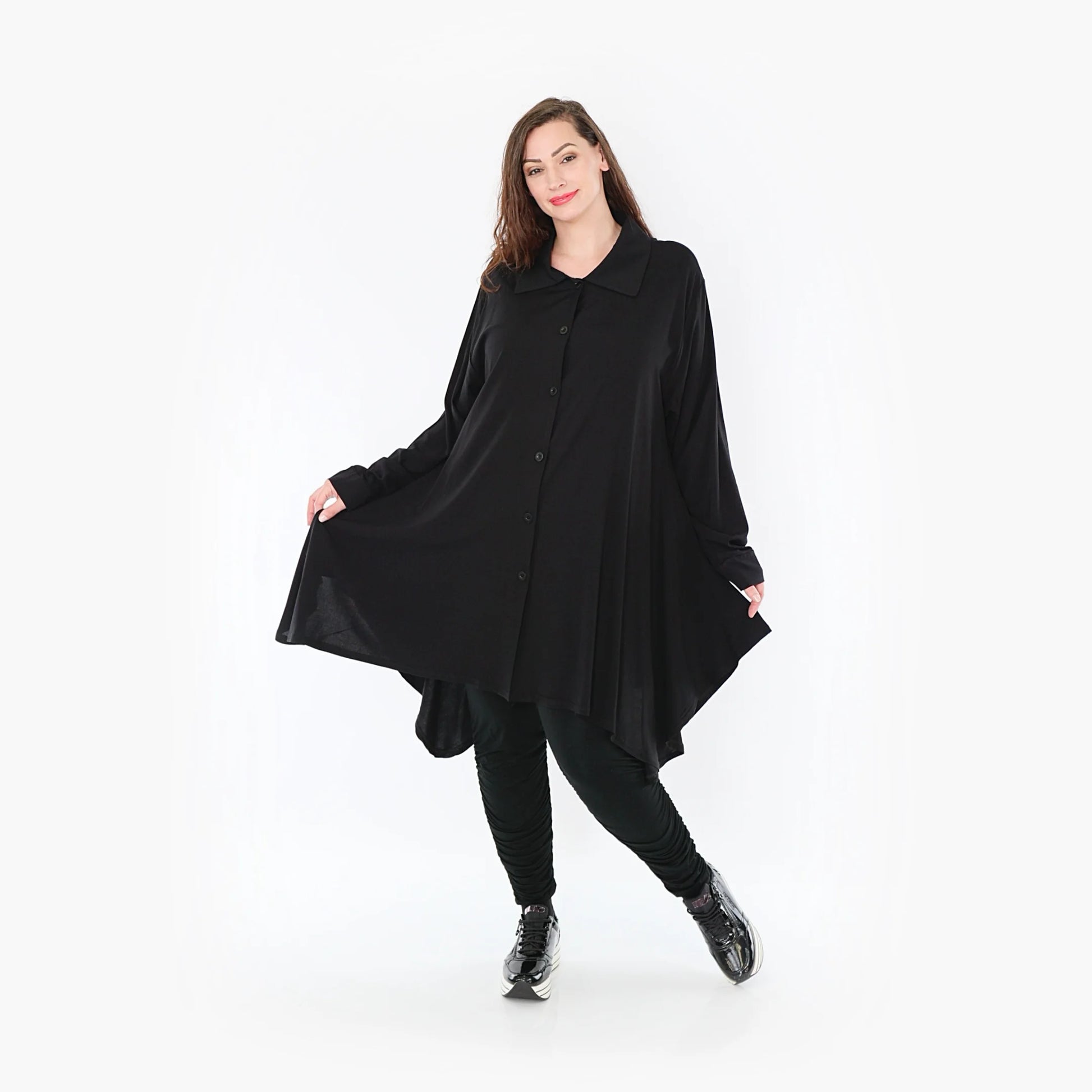  A-Form Bluse in Schwarz aus feiner Viskose für modernen Look - ideal für Curvy Mode und Plus Size Fashion