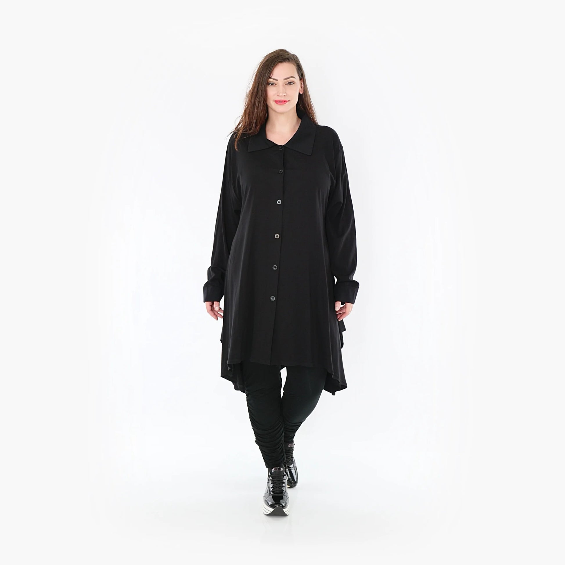  A-Form Bluse in Schwarz aus feiner Viskose für modernen Look - ideal für Curvy Mode und Plus Size Fashion