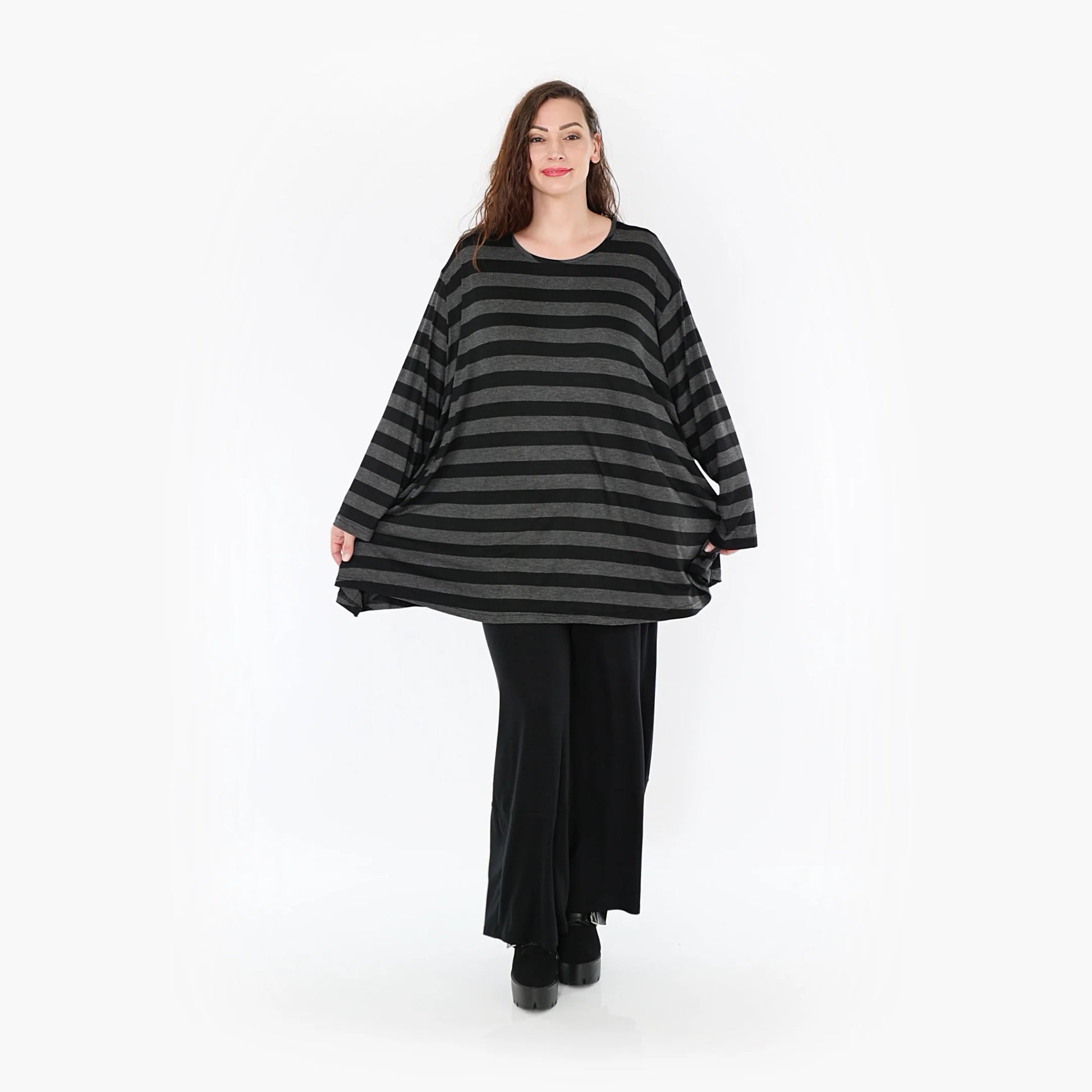  Stylisches Oversize Shirt in Blockstreifen Schwarz-Dunkelgrau für Plus Size und Curvy-Fashion