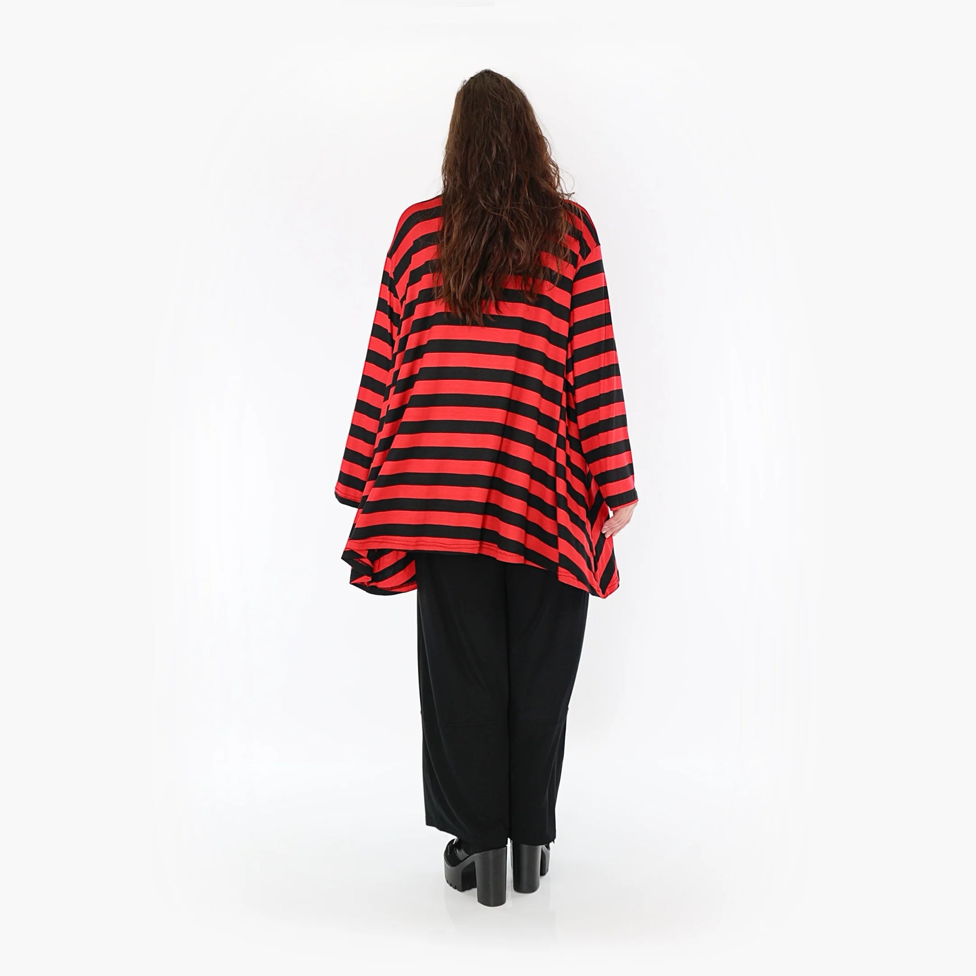  Stylisches Oversize Big A-Form Shirt mit Schwarz-Rot Blockstreifen für Plus Size und Curvy-Fashion