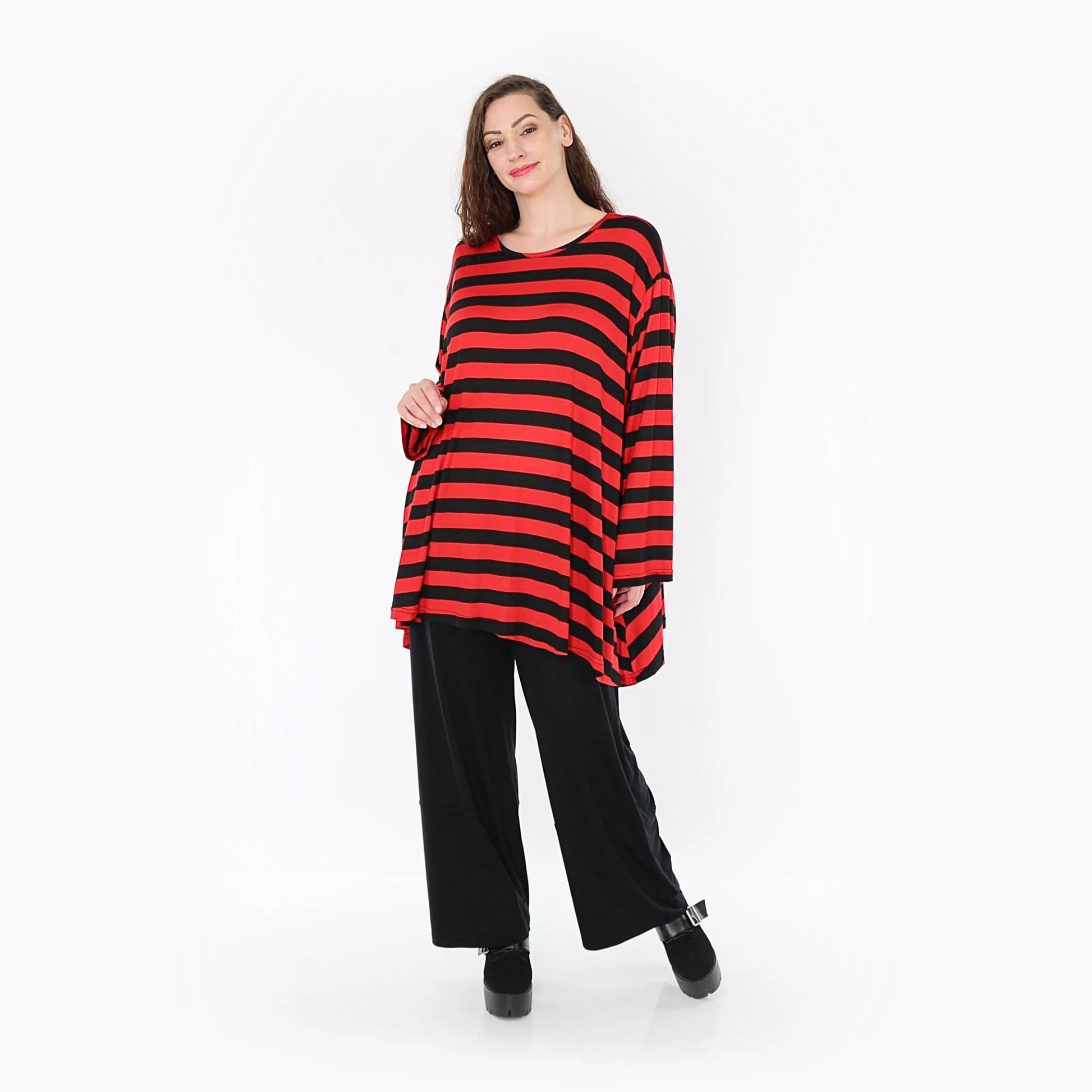  Stylisches Oversize Big A-Form Shirt mit Schwarz-Rot Blockstreifen für Plus Size und Curvy-Fashion