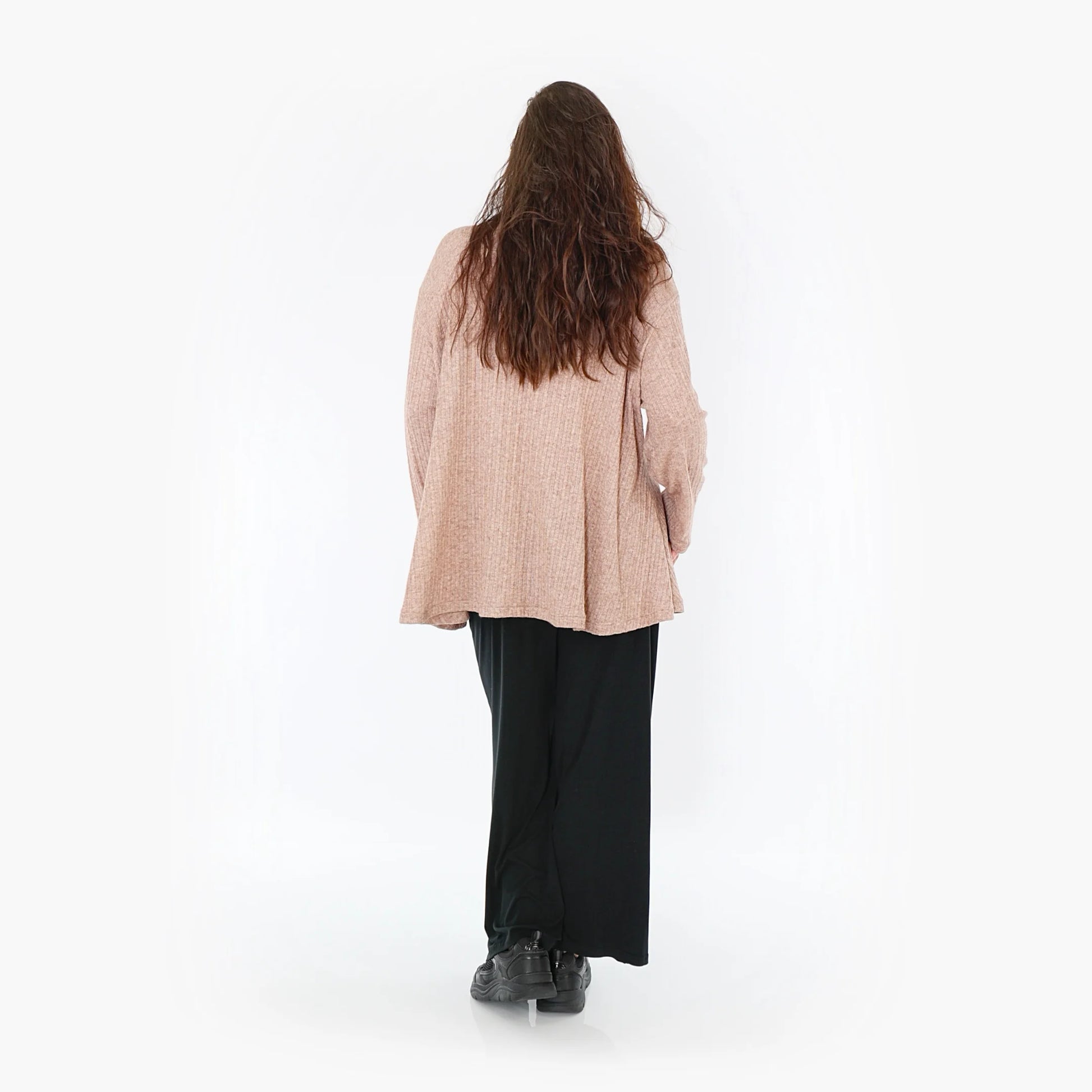  Kuscheliges Rollkragenoberteil in angesagtem Taupe für flippige Layer-Looks im Plus-Size Stil