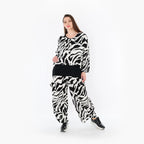  AKH Fashion Jacke in gerundeter Form, aus Rayon, 1486.00130, Weiß/Schwarz, Zebra, Schick