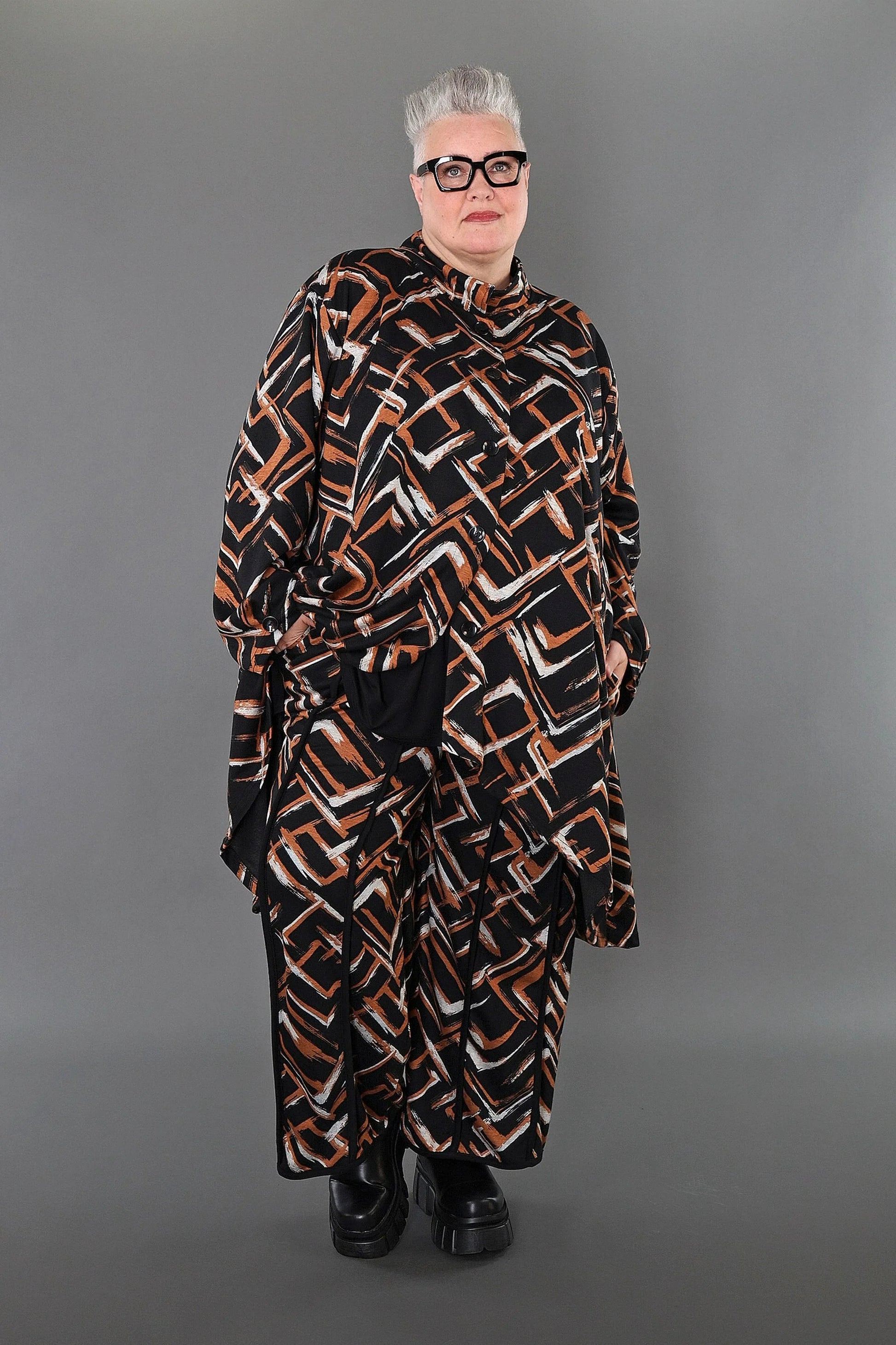  AKH Fashion Jacke in Vokuhila-Form, aus Viskose, 1517.07119, Schwarz/Cognac/Weiß, Schick