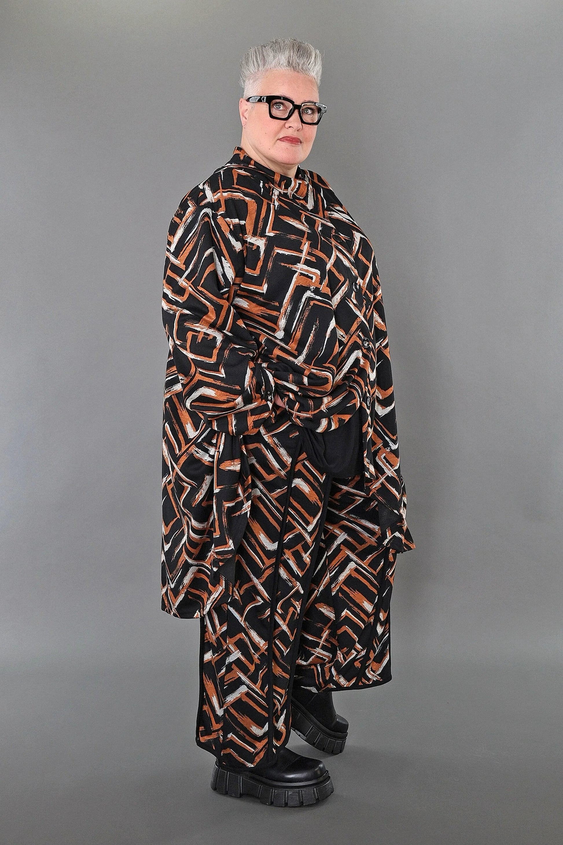 AKH Fashion Jacke in Vokuhila-Form, aus Viskose, 1517.07119, Schwarz/Cognac/Weiß, Schick