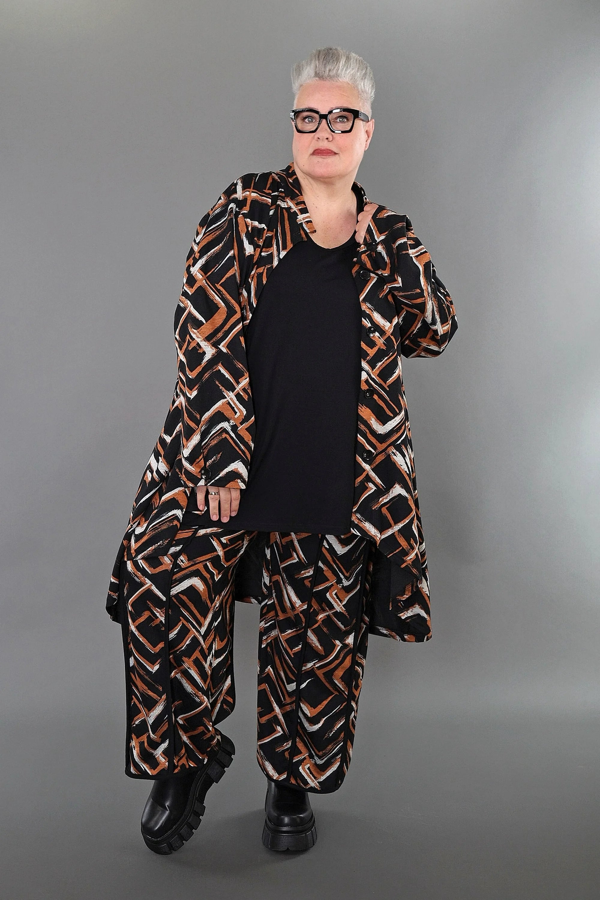  AKH Fashion Jacke in Vokuhila-Form, aus Viskose, 1517.07119, Schwarz/Cognac/Weiß, Schick