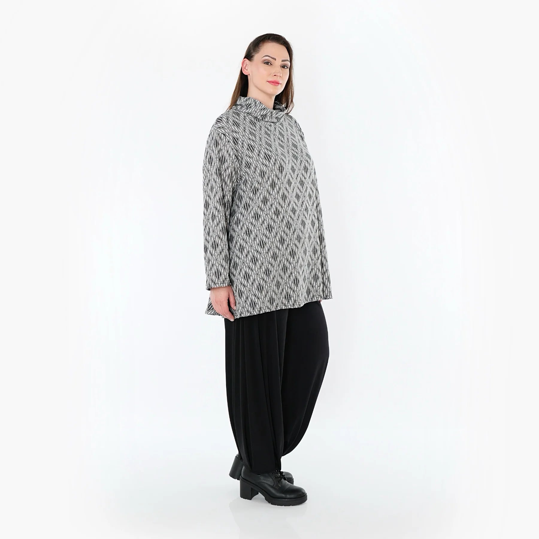  AKH Fashion Shirt in Glocken-Form, aus Materialmix, 151892R, Hellgrau/Schwarz/Weiß, Schick