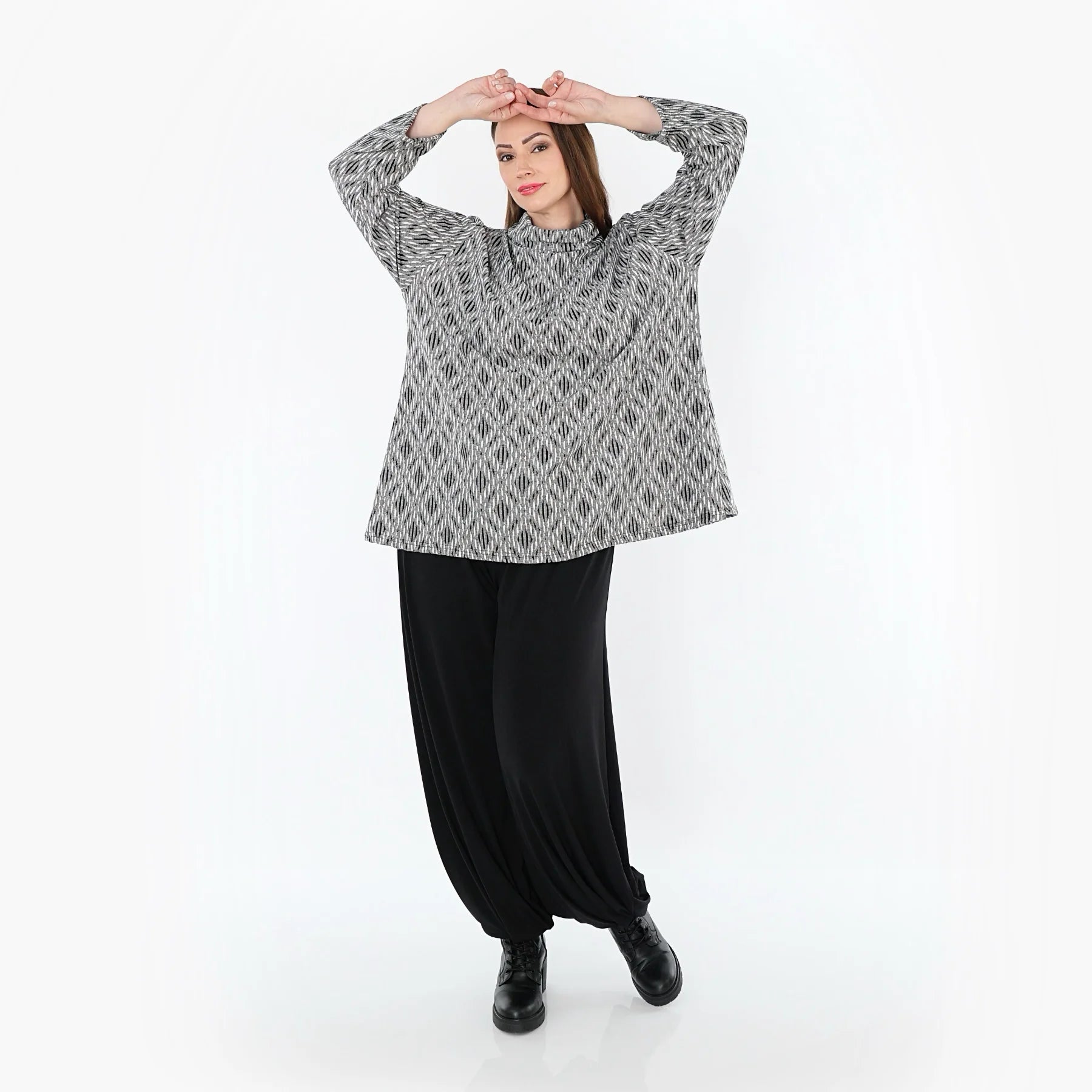  AKH Fashion Shirt in Glocken-Form, aus Materialmix, 151892R, Hellgrau/Schwarz/Weiß, Schick