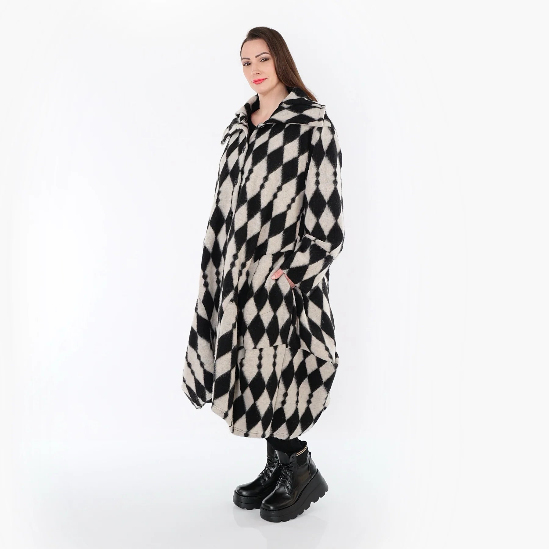  Ballonmantel von AKH Fashion aus Materialmix, 1538.03023, Ecru/Schwarz, Raute, Schick