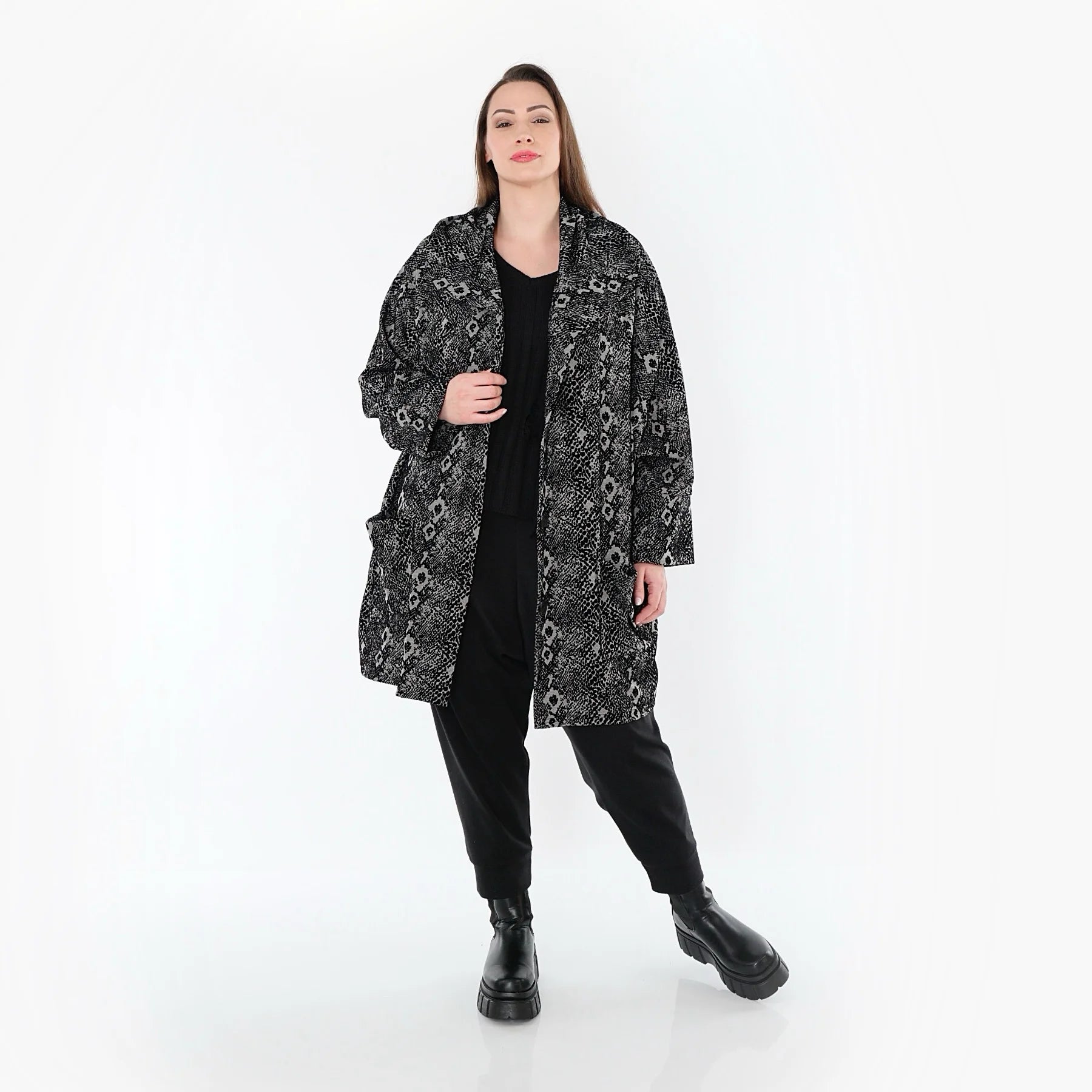  AKH Fashion Jacke in kastiger Form, aus Materialmix, 1541.06517, Grau/Schwarz, Reptil