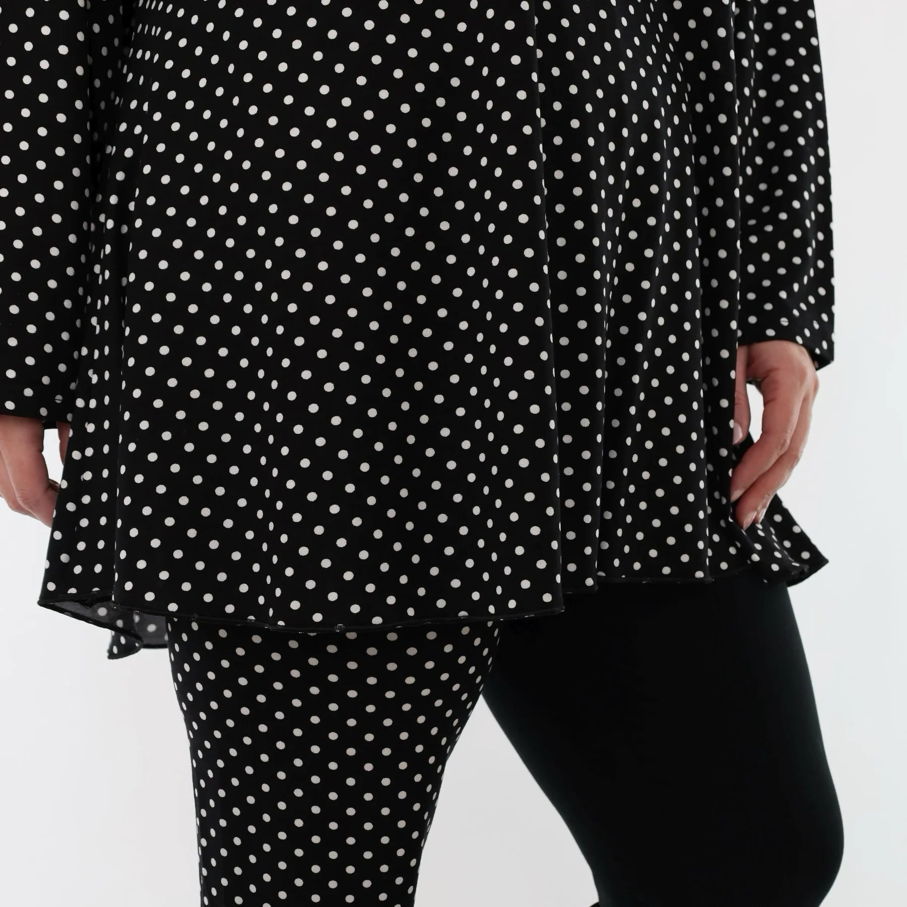  AKH Fashion Shirt in Glocken-Form, aus Viskose, 1557.01892, Schwarz/Weiß, Punkte, Schick