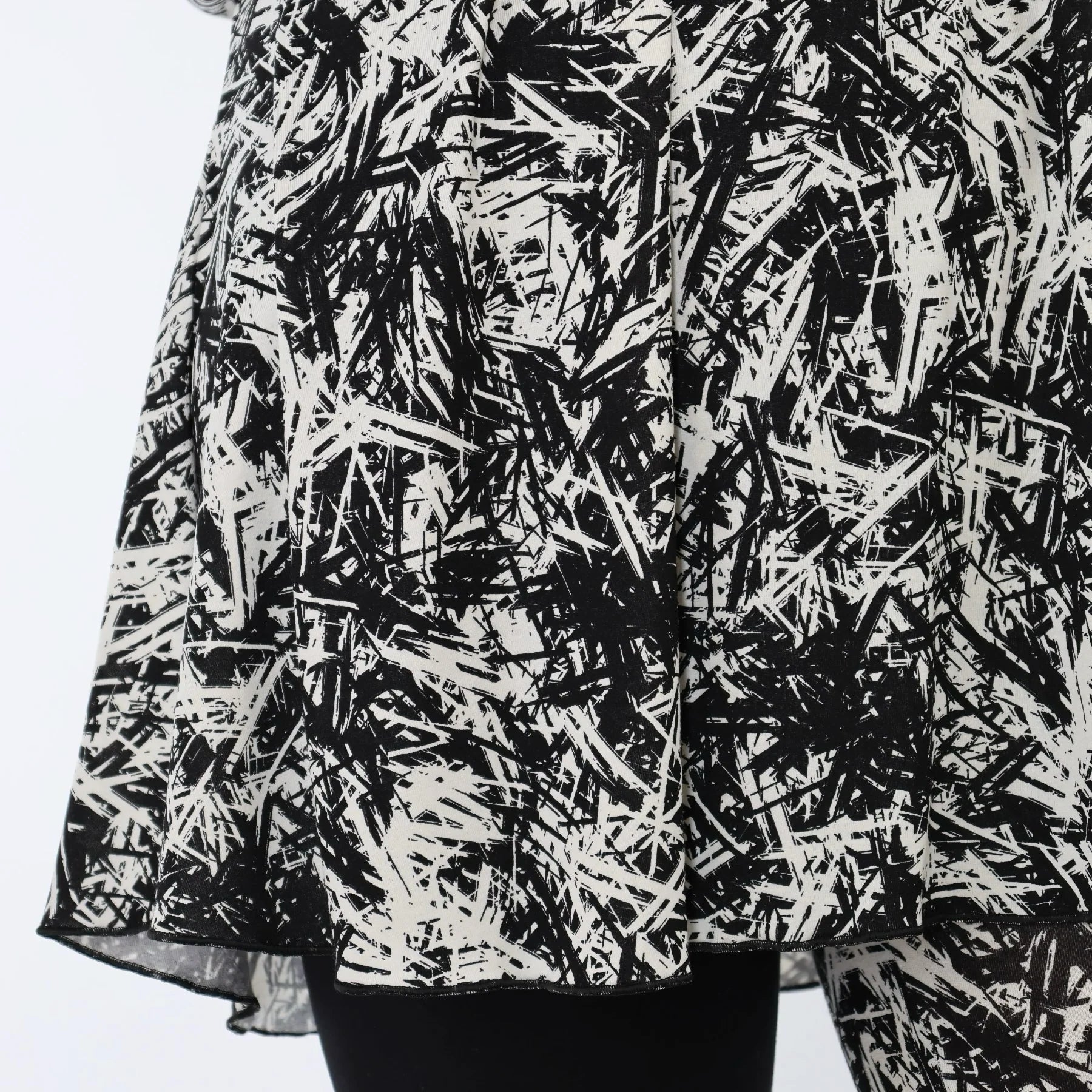  AKH Fashion Shirt in Glocken-Form, aus Viskose, 1559.01892, Schwarz/Weiß, Abstrakt, Schick