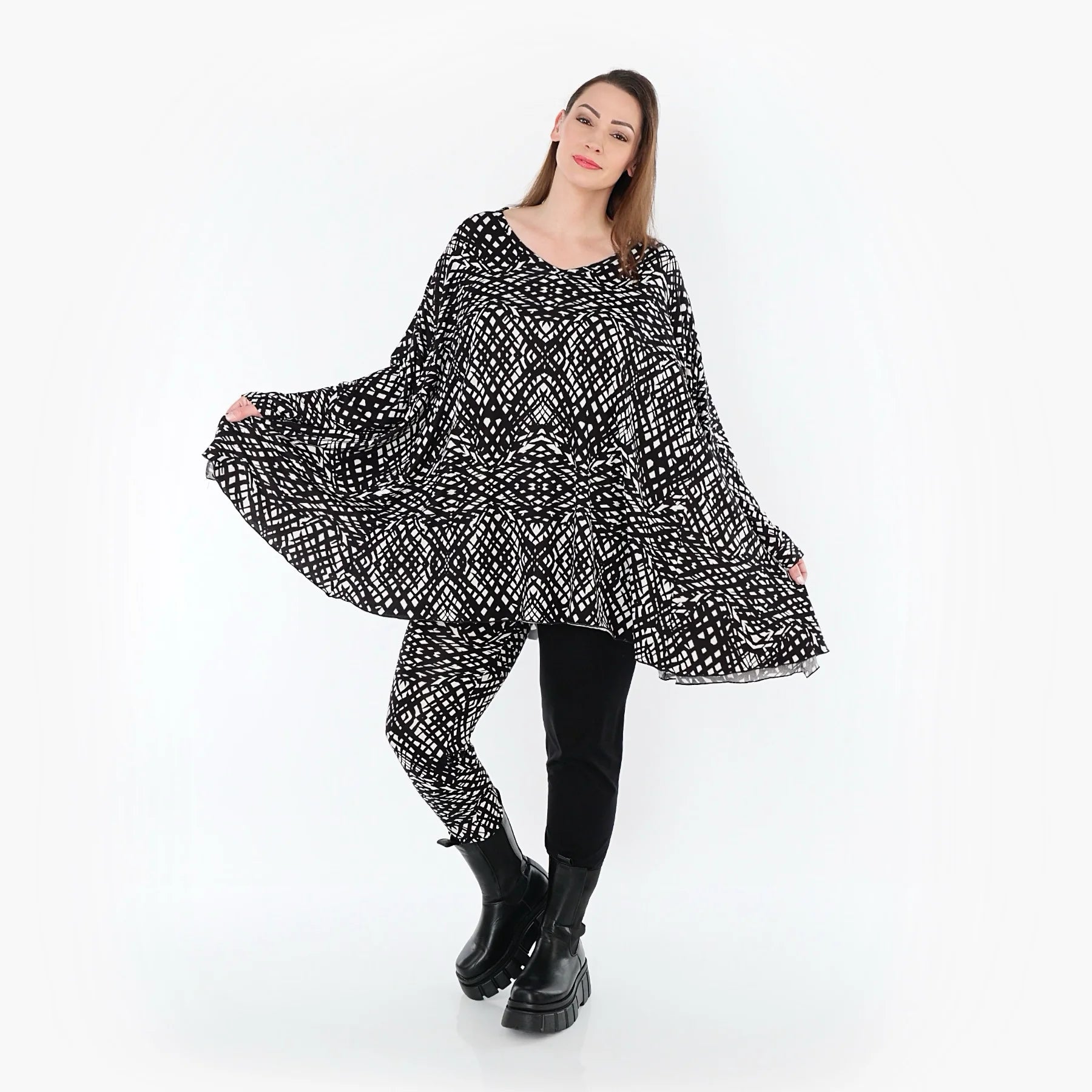  A-Form Bigshirt von AKH Fashion aus Viskose, 1560.00593, Schwarz/Weiß, Abstrakt, Ausgefallen
