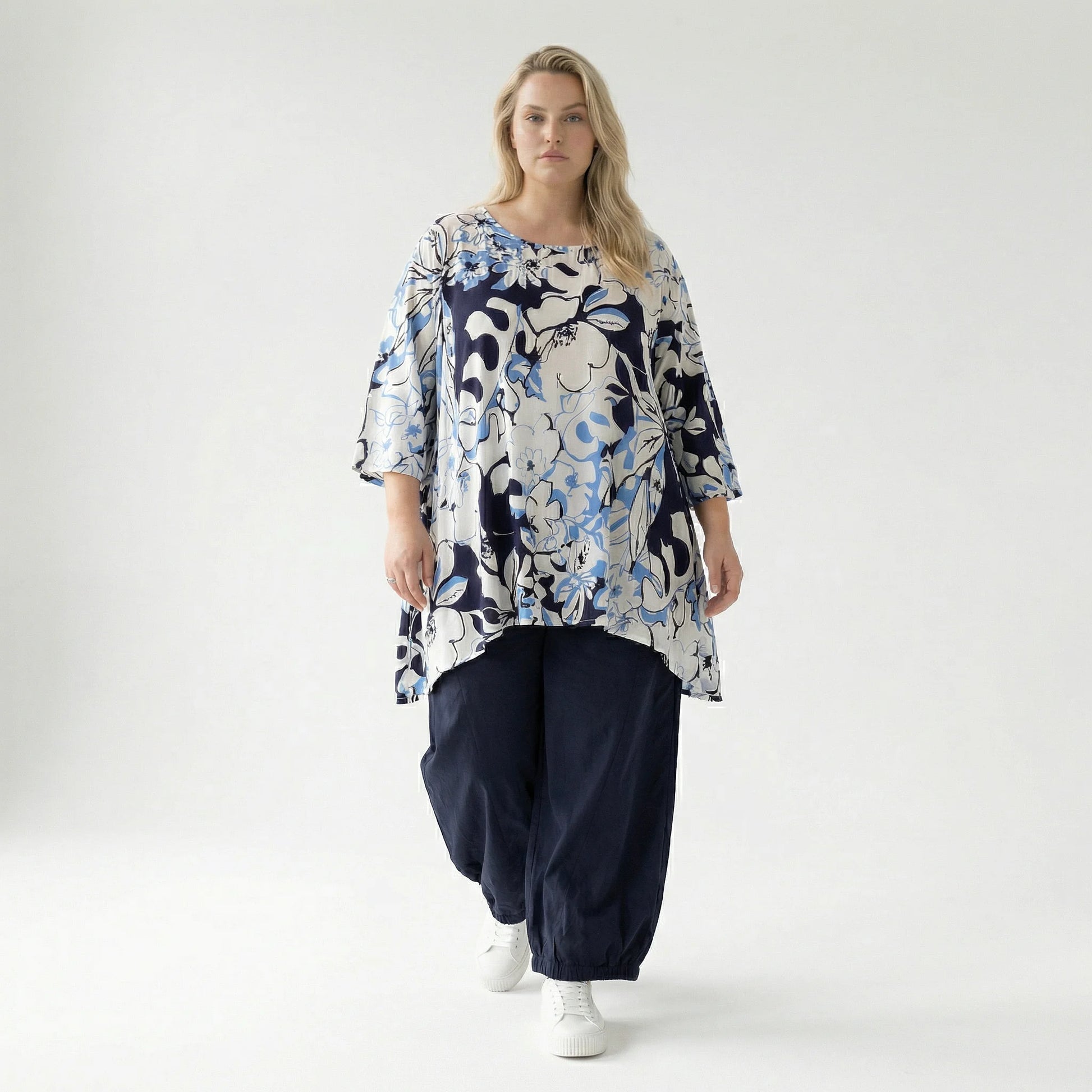  A-Form Bigshirt von AKH Fashion aus Viskose, 1574.00593, Weiß/Marine/Blau, Blumen, Schick