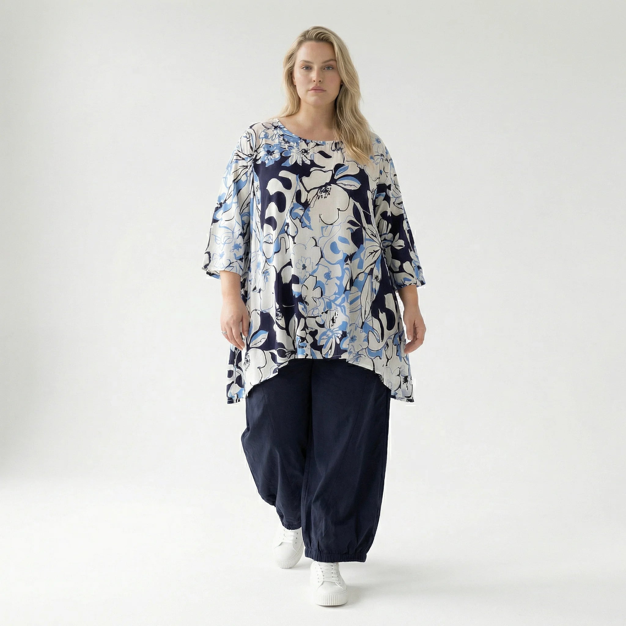  A-Form Bigshirt von AKH Fashion aus Viskose, 1574.00593, Weiß/Marine/Blau, Blumen, Schick