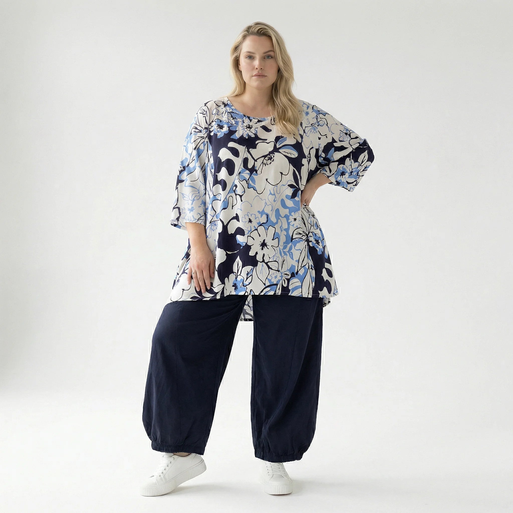  A-Form Bigshirt von AKH Fashion aus Viskose, 1574.00593, Weiß/Marine/Blau, Blumen, Schick