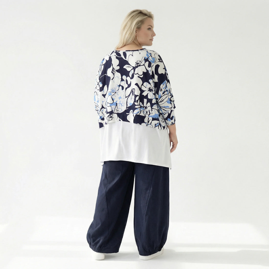  AKH Fashion Überwurf in kastiger Form, aus Viskose, 1574.07011, Weiß/Marine/Blau, Blumen