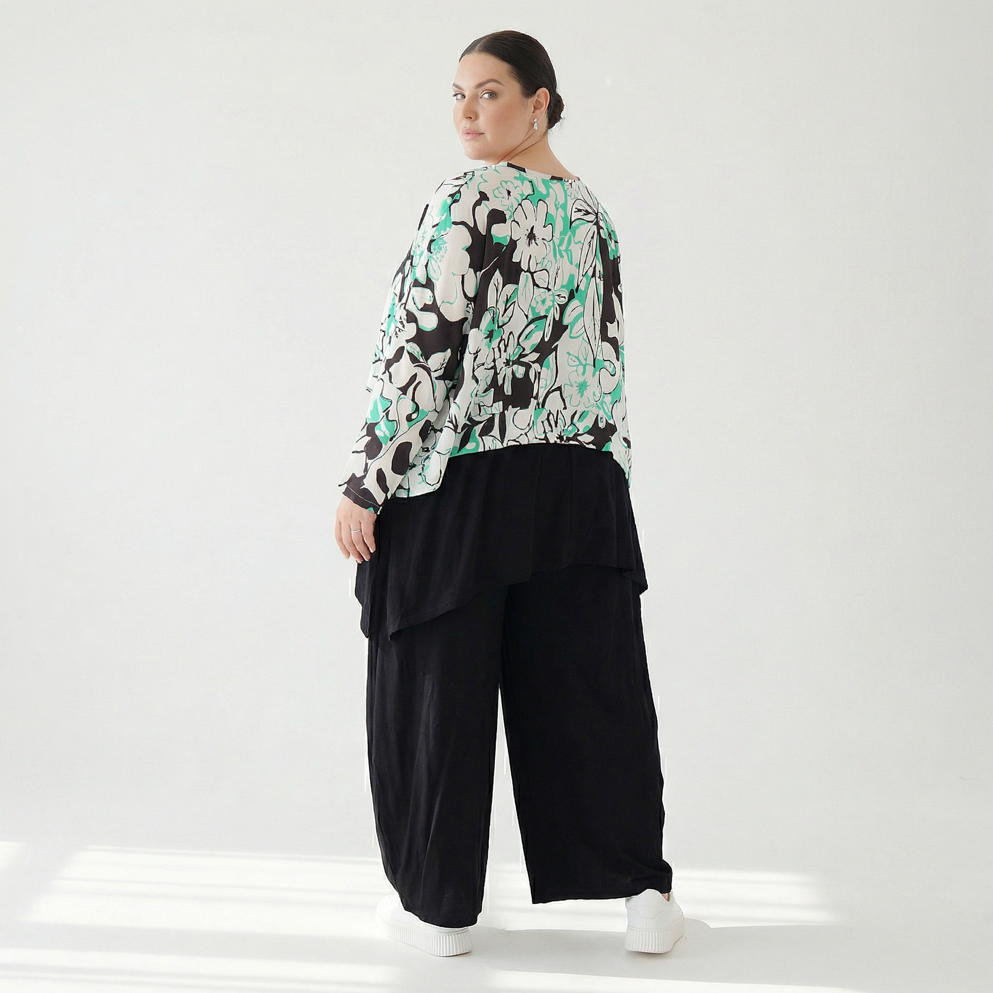  AKH Fashion Überwurf in kastiger Form, aus Viskose, 1574.07011, Weiß/Schwarz/Grün, Blumen