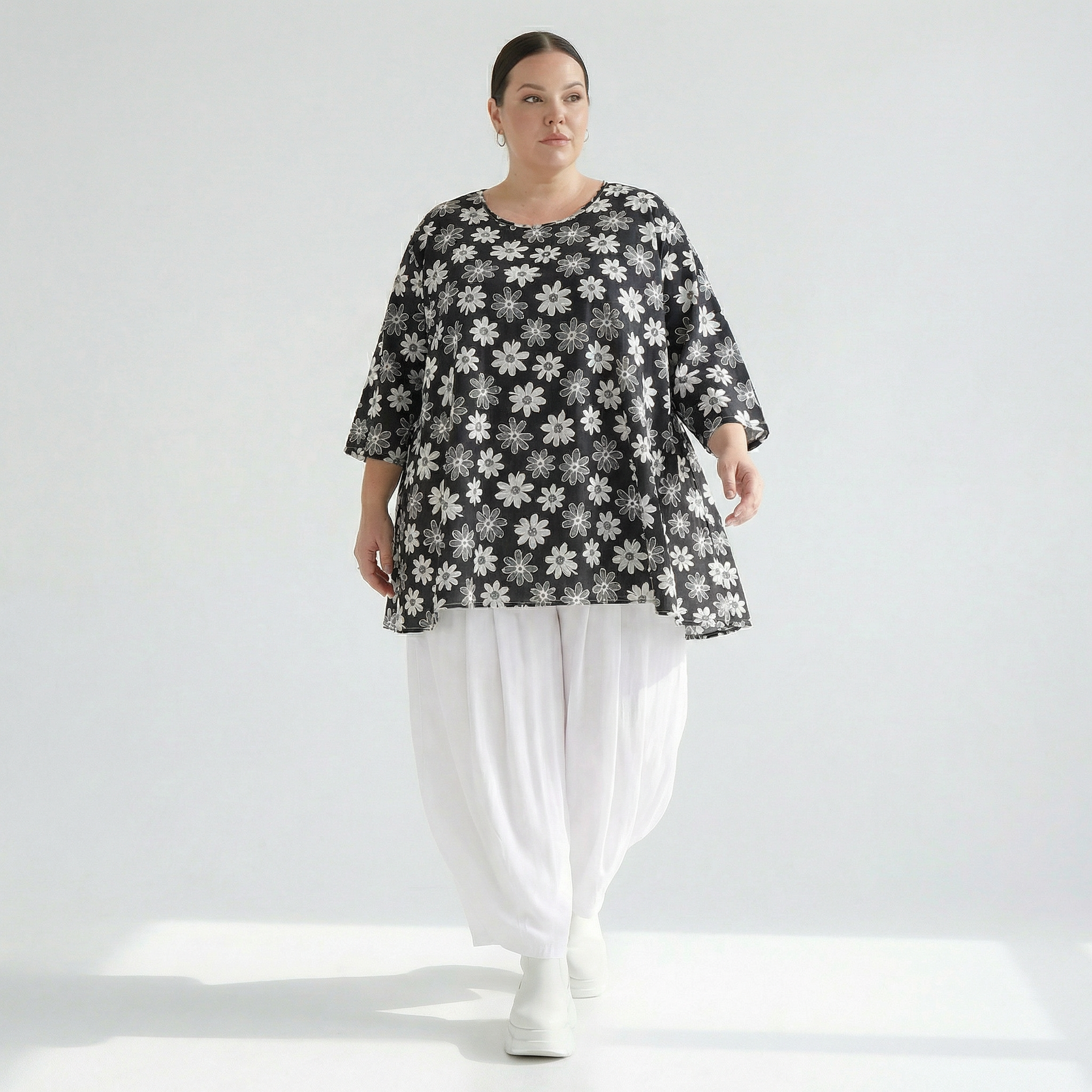 A-Form Bigshirt von AKH Fashion aus Viskose, 1575.00593, Schwarz/Weiß, Blumen, Ausgefallen