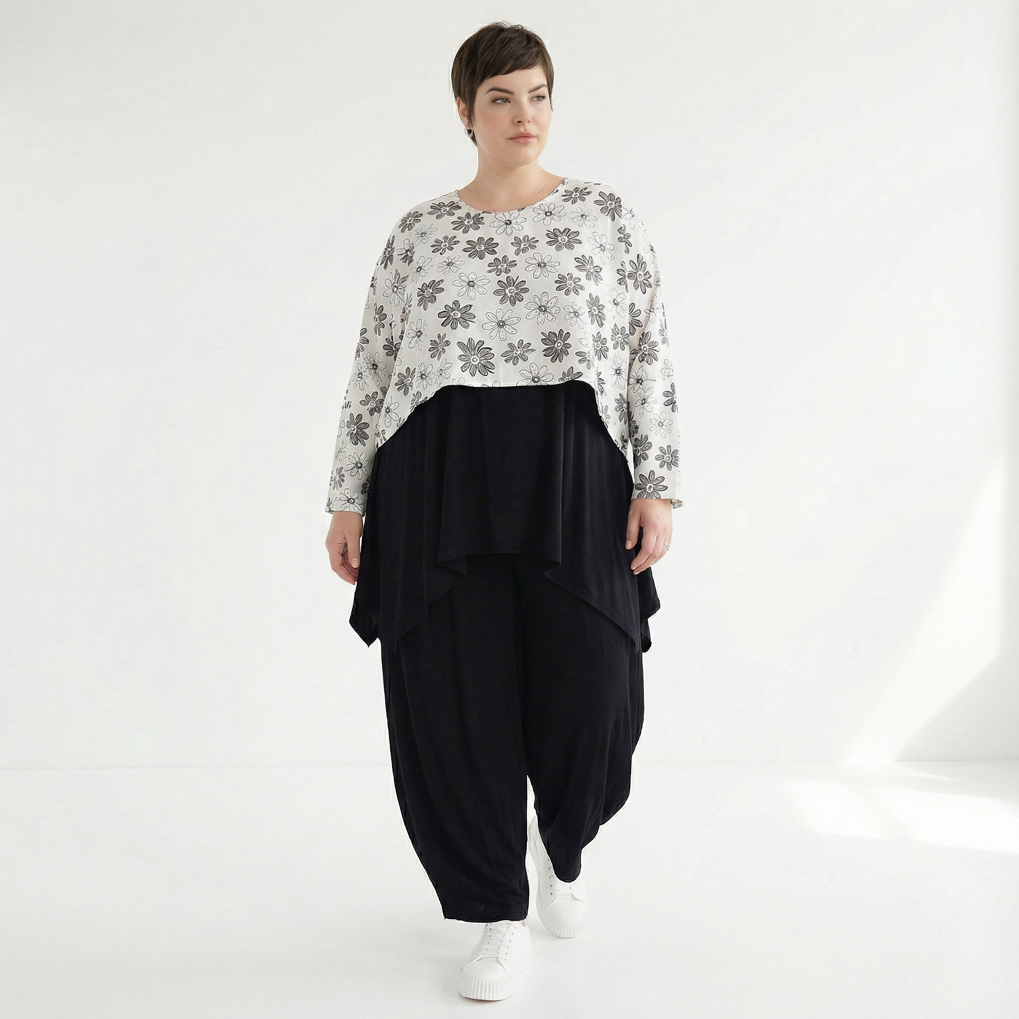 AKH Fashion Überwurf in kastiger Form, aus Viskose, 1575.07011, Weiß/Schwarz, Blumen