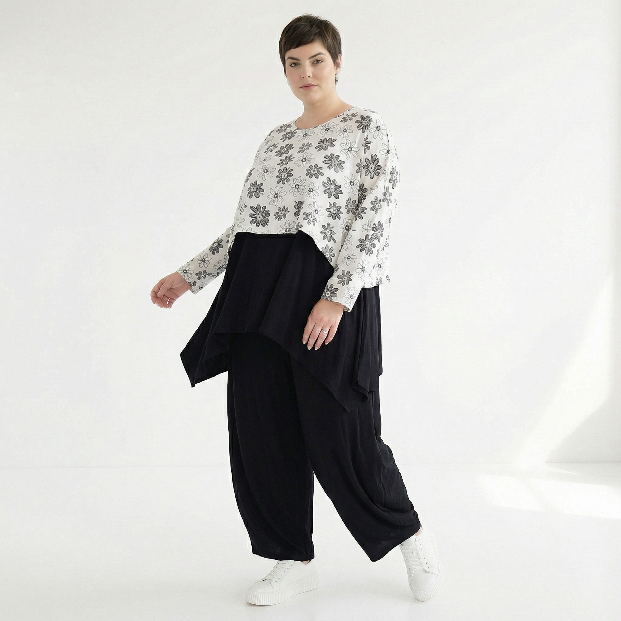 AKH Fashion Überwurf in kastiger Form, aus Viskose, 1575.07011, Weiß/Schwarz, Blumen