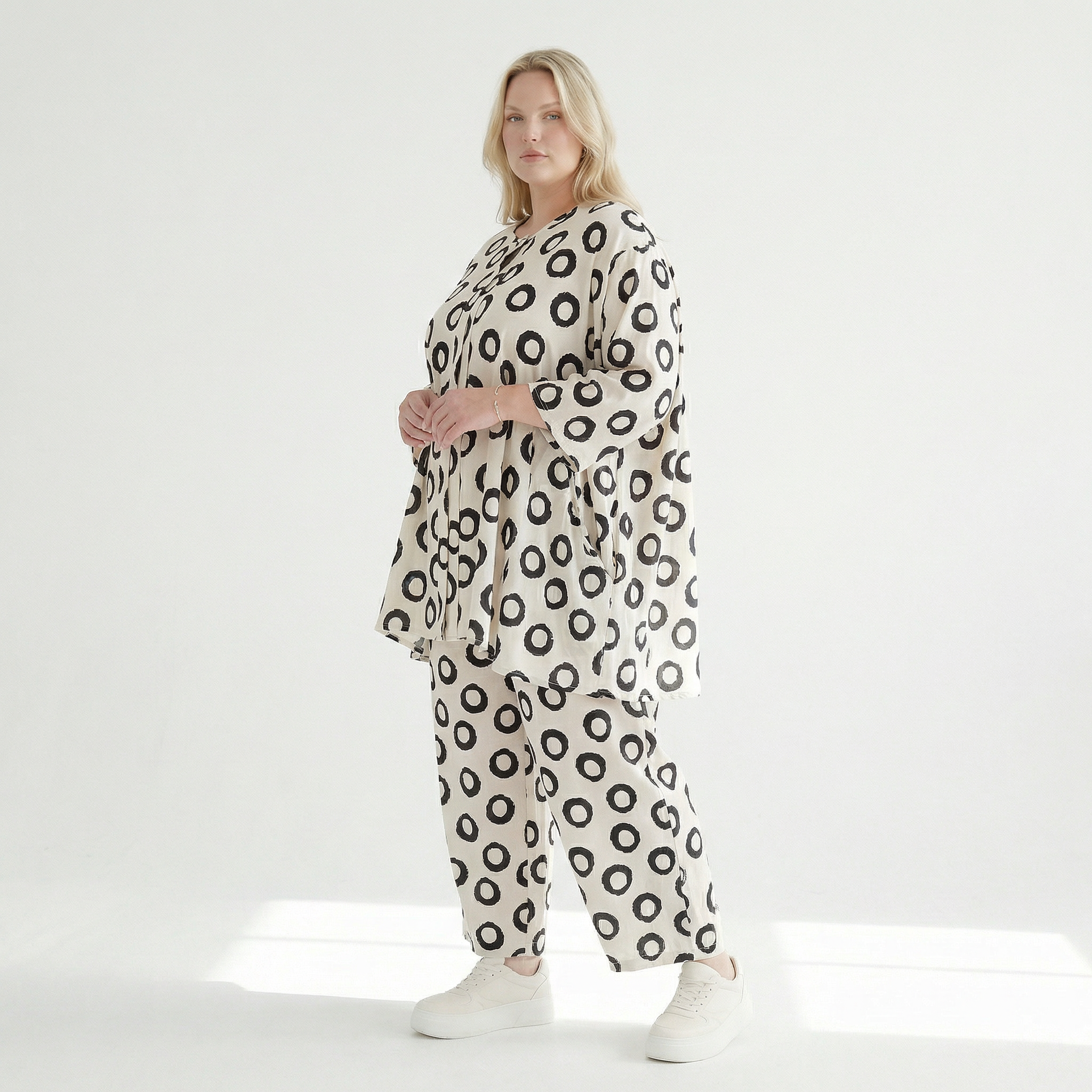  A-Form Bigshirt von AKH Fashion aus Baumwolle, 1577.07069, Ecru/Schwarz, Punkte, Ausgefallen