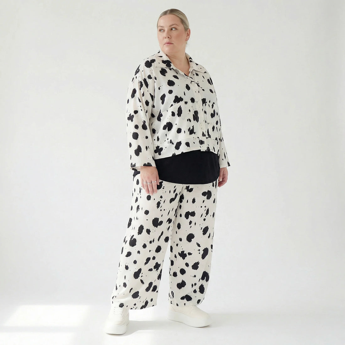 AKH Fashion Jacke in gerundeter Form, aus Viskose, 1579.06910, Weiß/Schwarz, Kleckse