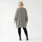Stilvolles Oversize Shirt in leichter Krepp Viskose mit Rüschensaum, zeitloser Lagenlook, Schwarz/Weiß