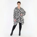 Ausgefallene Oversize Jacke im modernen Lagenlook mit stretchigem Traveller Material, Weiß/Schwarz