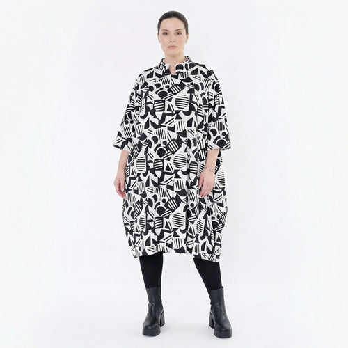 Ausgefallenes Ballon Kleid im legeren Lagenlook aus stretchigem Material mit Stehkragen, Weiß/Schwarz