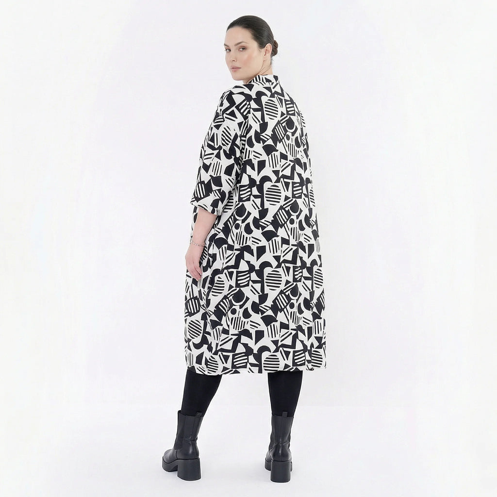 Ausgefallenes Ballon Kleid im legeren Lagenlook aus stretchigem Material mit Stehkragen, Weiß/Schwarz