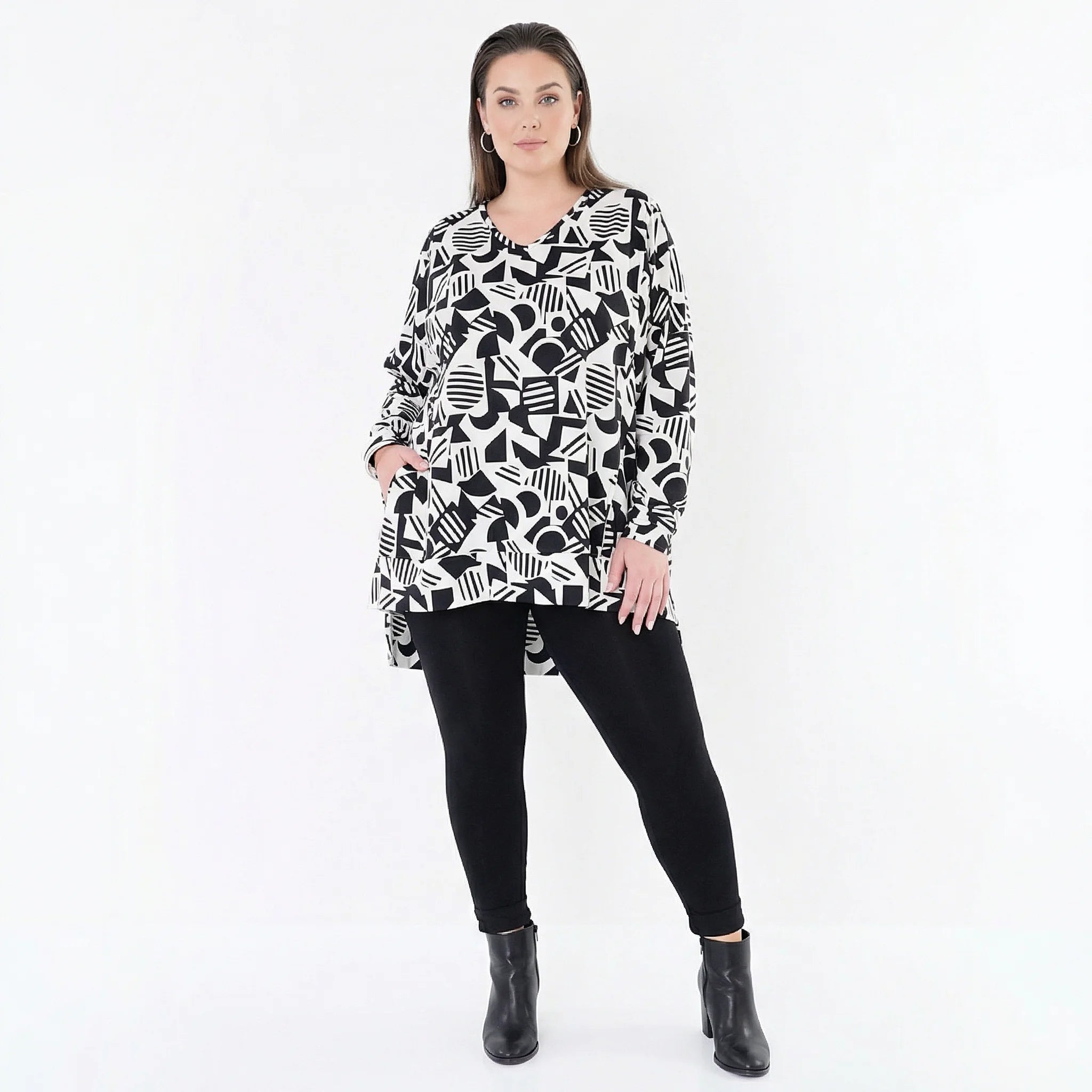 Ausgefallenes Oversize Shirt im legeren Lagenlook mit glatter Stretchqualität und Faltennaht, Weiß/Schwarz