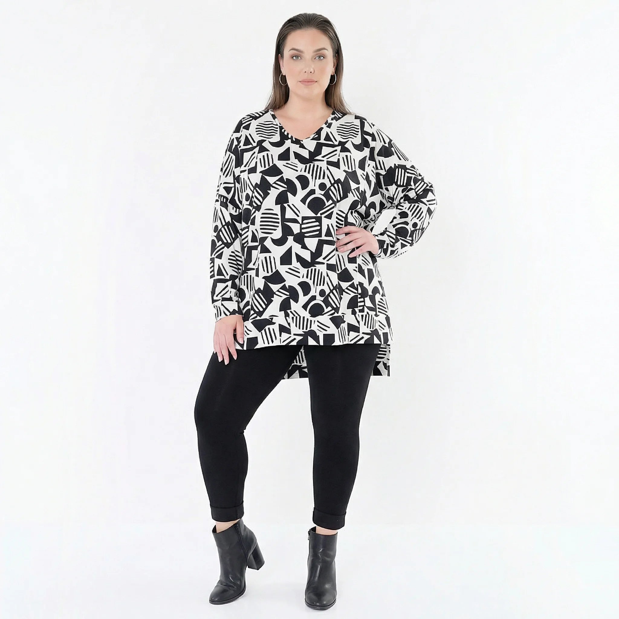 Ausgefallenes Oversize Shirt im legeren Lagenlook mit glatter Stretchqualität und Faltennaht, Weiß/Schwarz