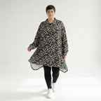 Ausgefallene Oversize Jacke in A-Form aus stretchig weichem Material im Lagenlook, Schwarz/Weiß
