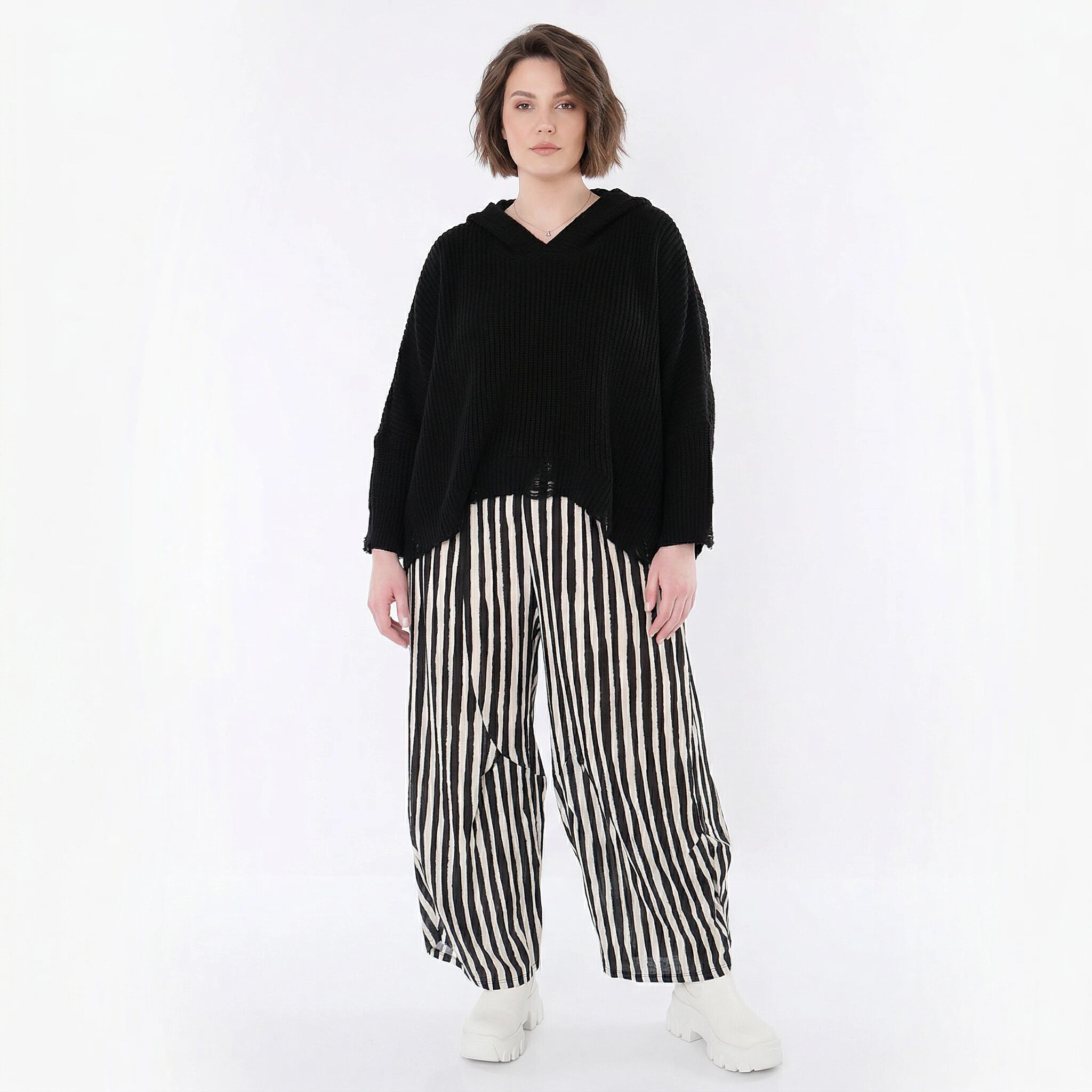 Ballon Hose im zeitlosen Lagenlook mit weiter Silhouette und luftigem Komfort, Blockstreifen, Schwarz/Weiß