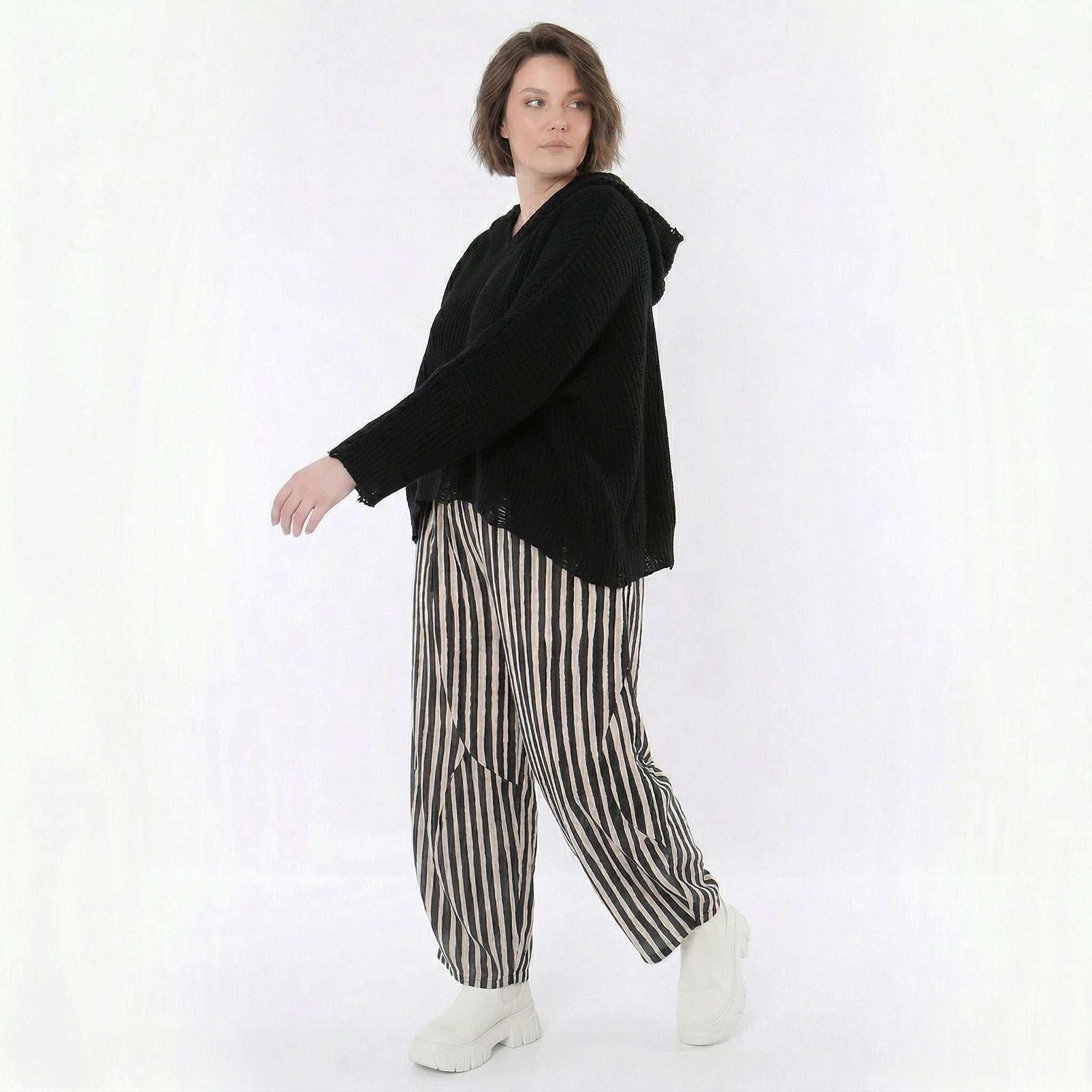 Ballon Hose im zeitlosen Lagenlook mit weiter Silhouette und luftigem Komfort, Blockstreifen, Schwarz/Weiß