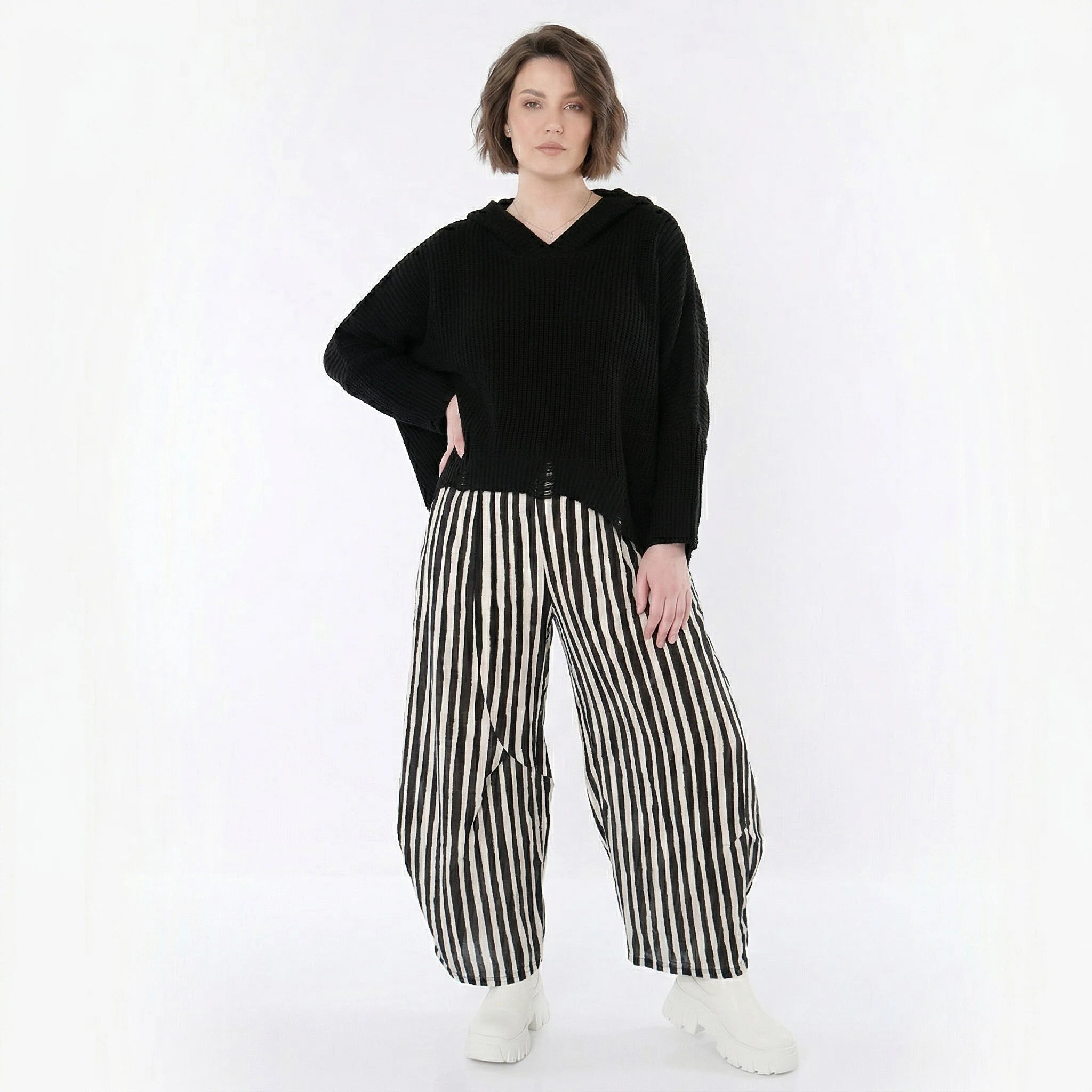 Ballon Hose im zeitlosen Lagenlook mit weiter Silhouette und luftigem Komfort, Blockstreifen, Schwarz/Weiß