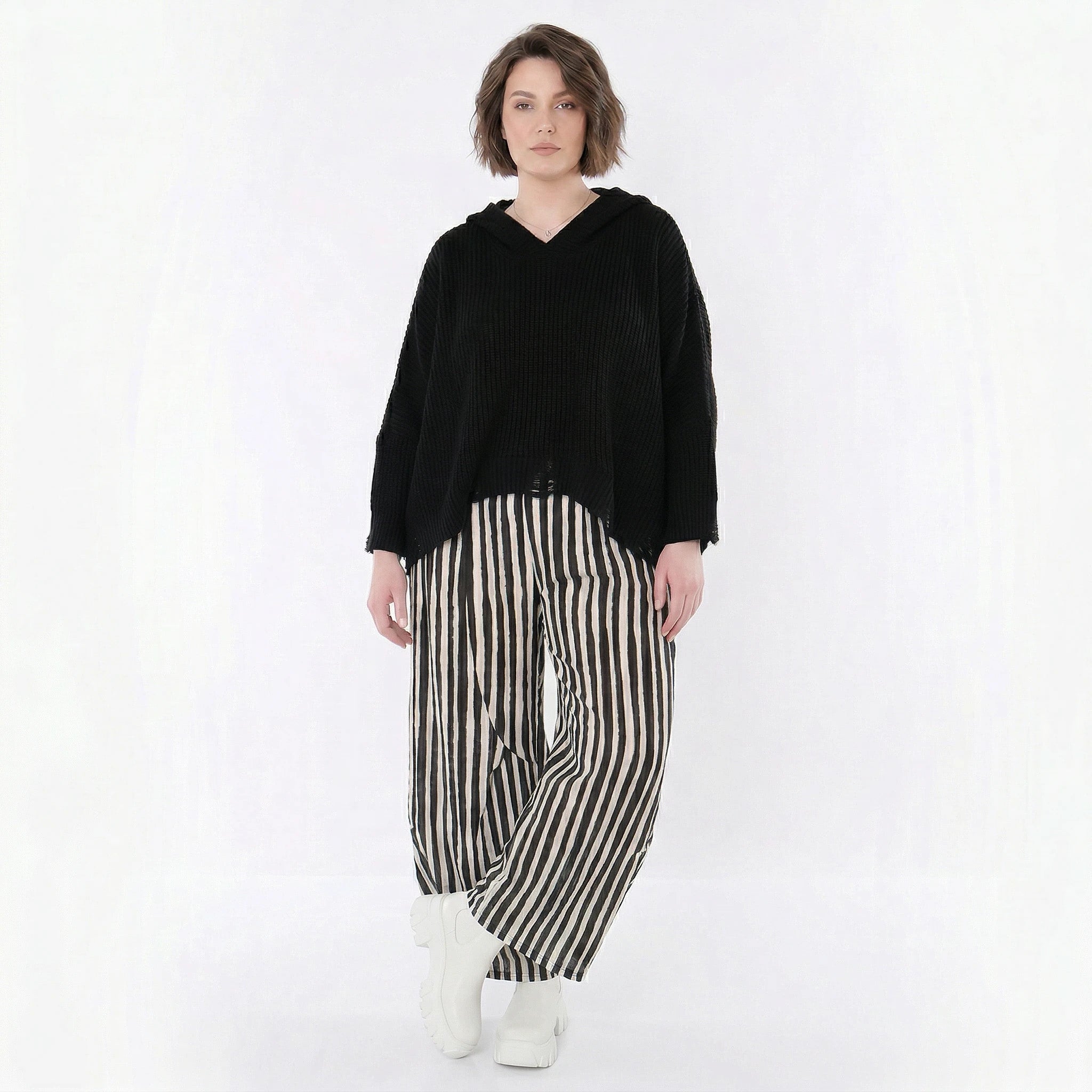 Ballon Hose im zeitlosen Lagenlook mit weiter Silhouette und luftigem Komfort, Blockstreifen, Schwarz/Weiß