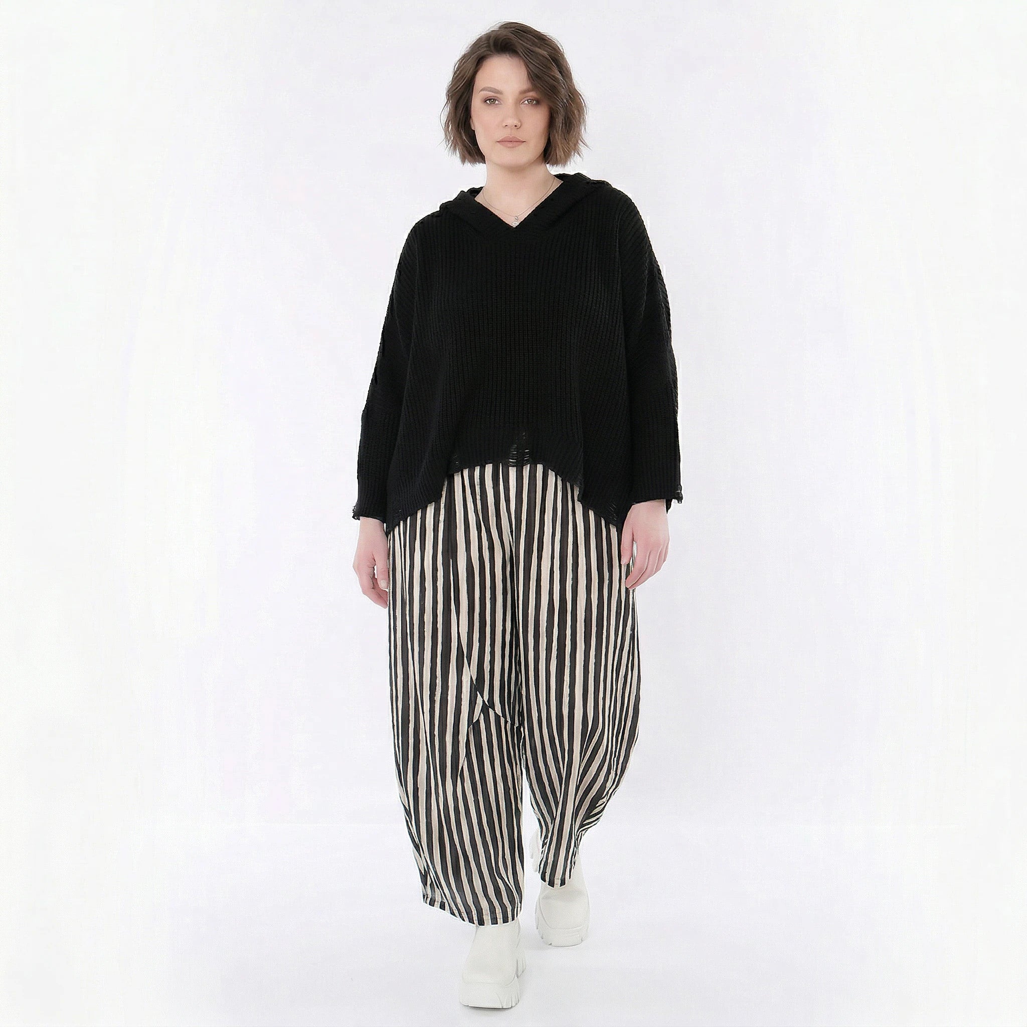 Ballon Hose im zeitlosen Lagenlook mit weiter Silhouette und luftigem Komfort, Blockstreifen, Schwarz/Weiß