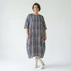 Emotionaler Lagenlook im ausgefallenen Oversize Ballon Kleid aus luftigem Baumwollmix, Marine/Weiß