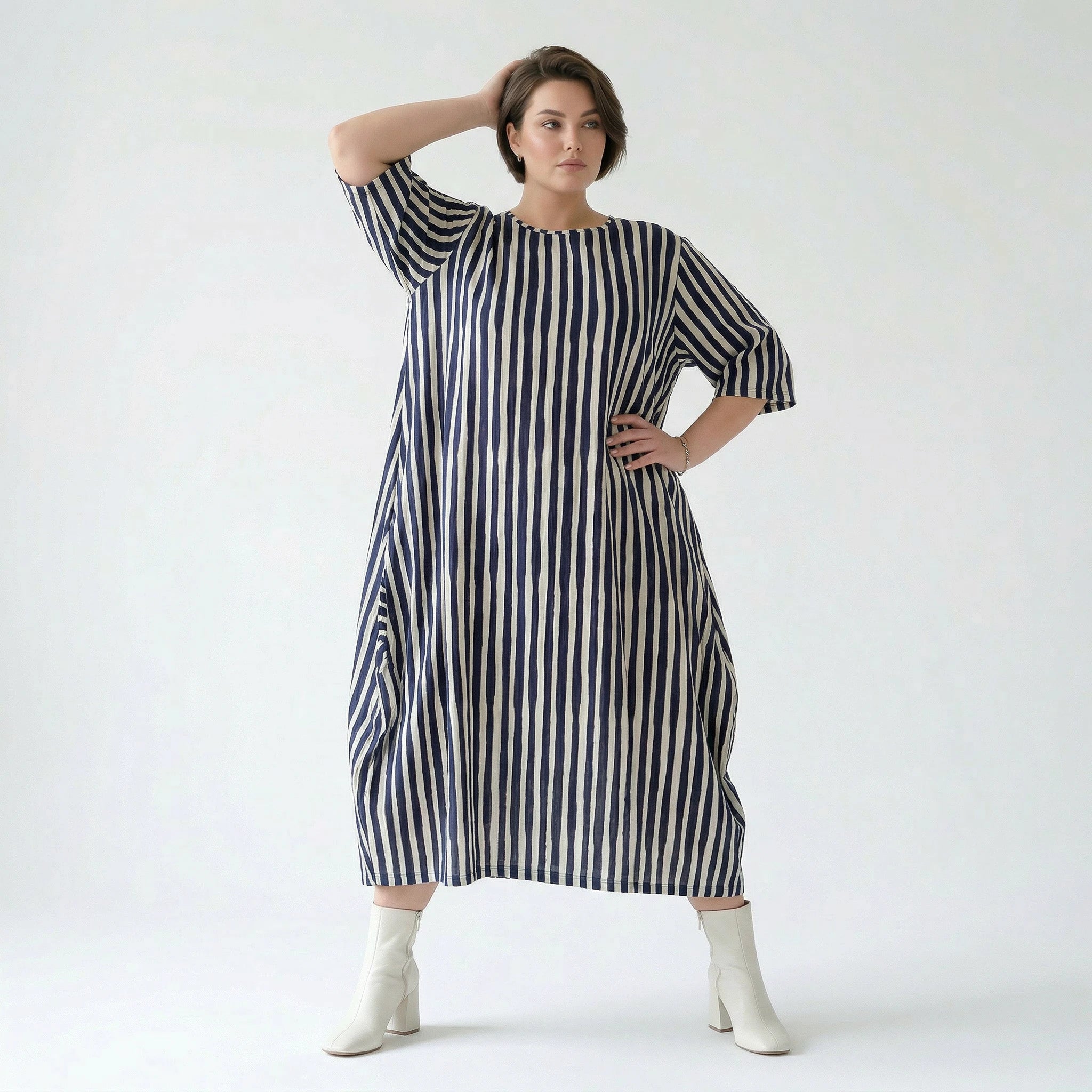 Emotionaler Lagenlook im ausgefallenen Oversize Ballon Kleid aus luftigem Baumwollmix, Marine/Weiß