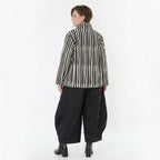 Luftige Oversize Lagenlook Jacke mit Stehkragen und ausgefallenen Blockstreifen, Schwarz/Weiß